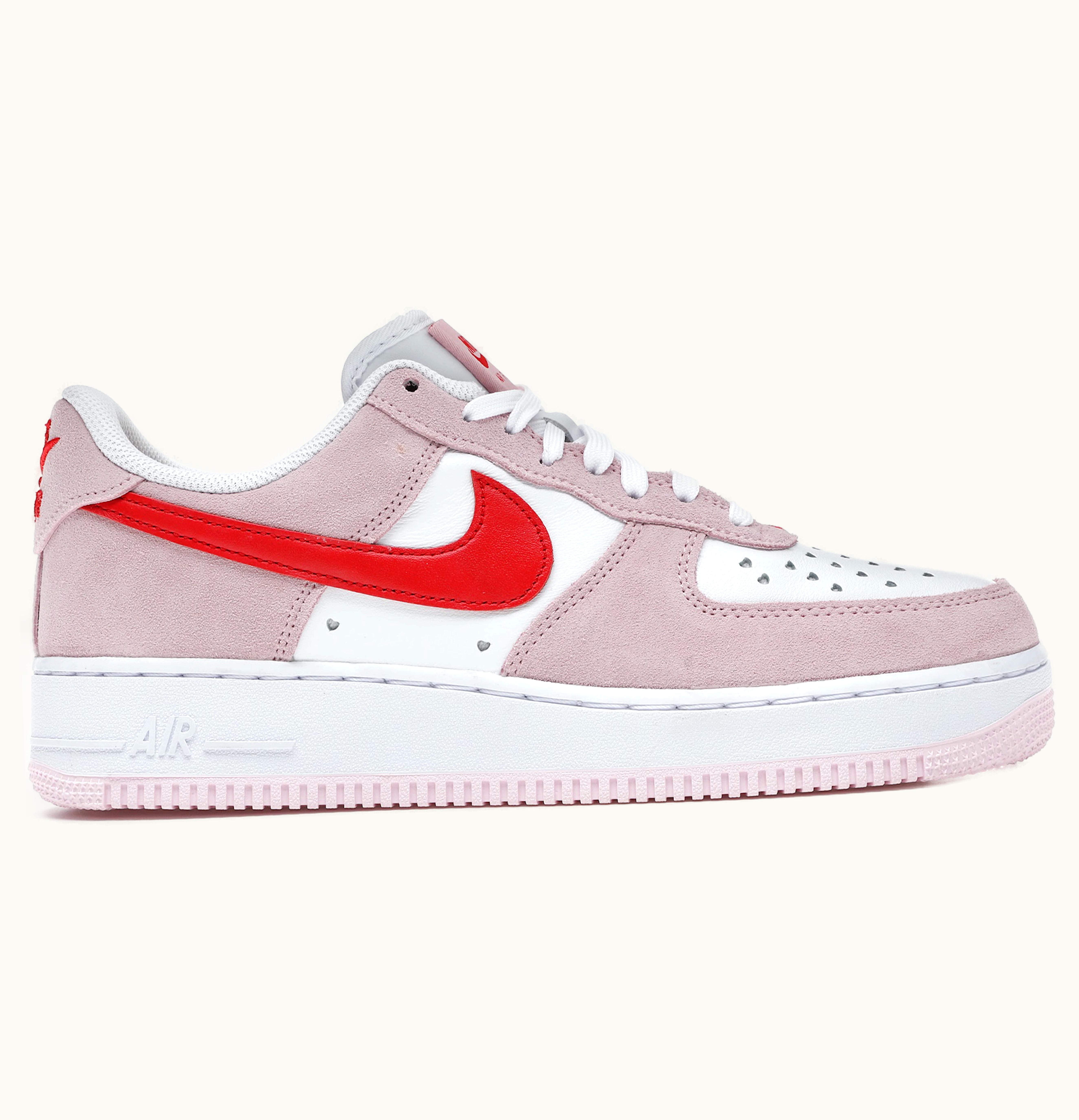 Nike Nike Air Force 1 07 QS Love Letter