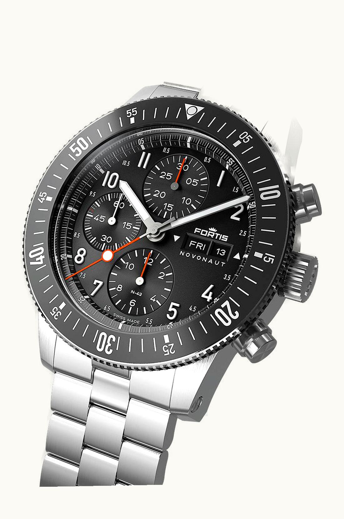 Fortis Novonaut N-42 Legacy Edition / Block Bracelet