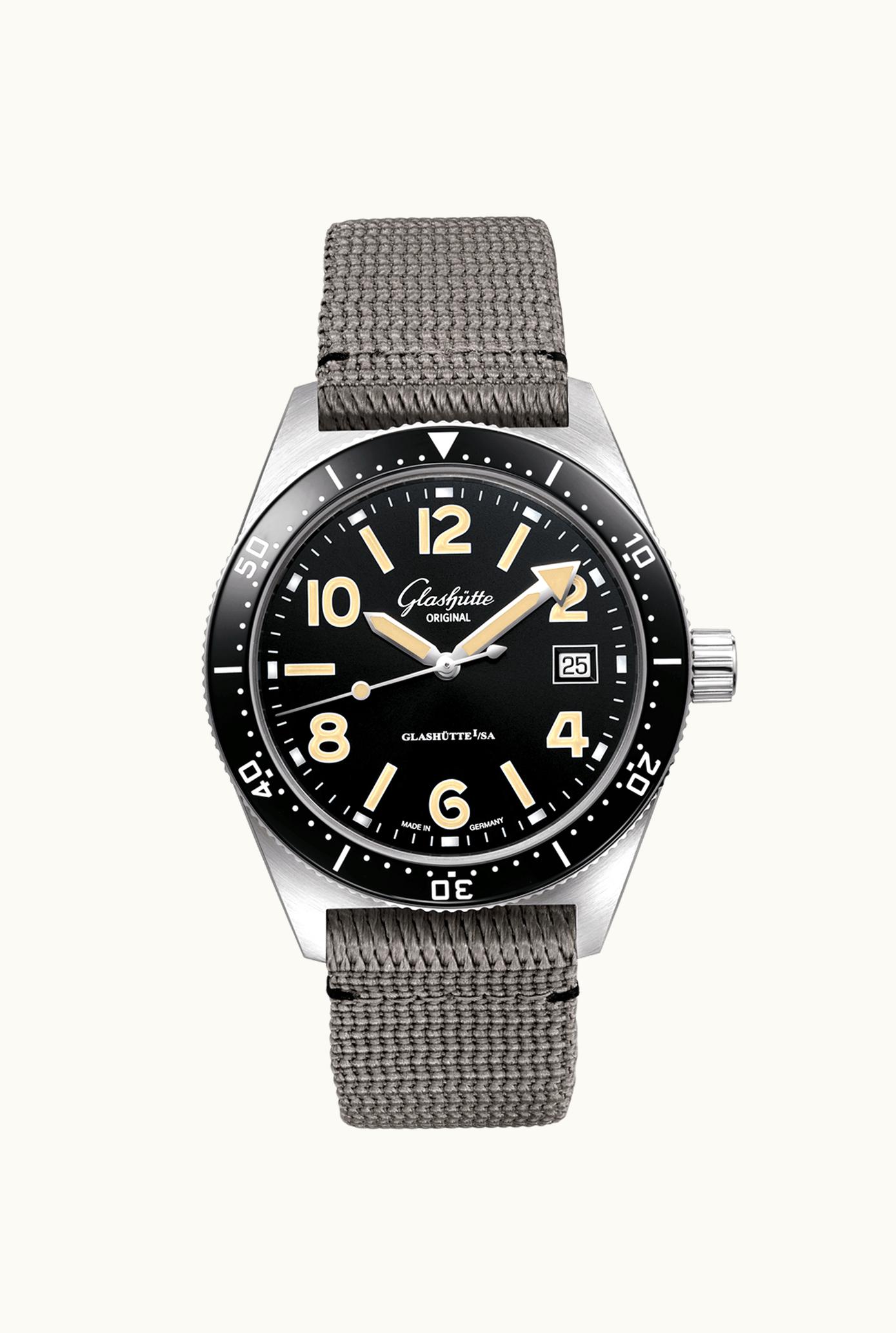 Glashütte Original SeaQ 1969 Date Stainless Steel / Black / Rubber / Pin