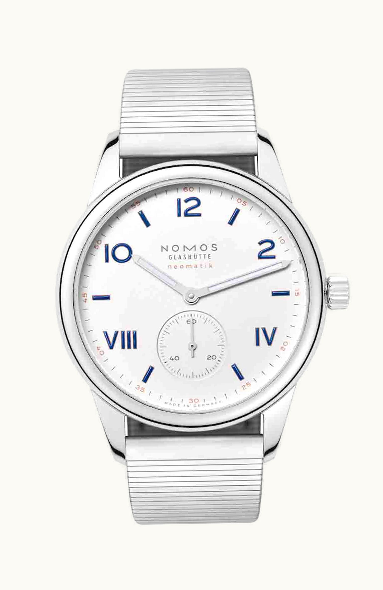 Nomos Glashütte Club Campus Neomatik 39 White / Bracelet / See-Through