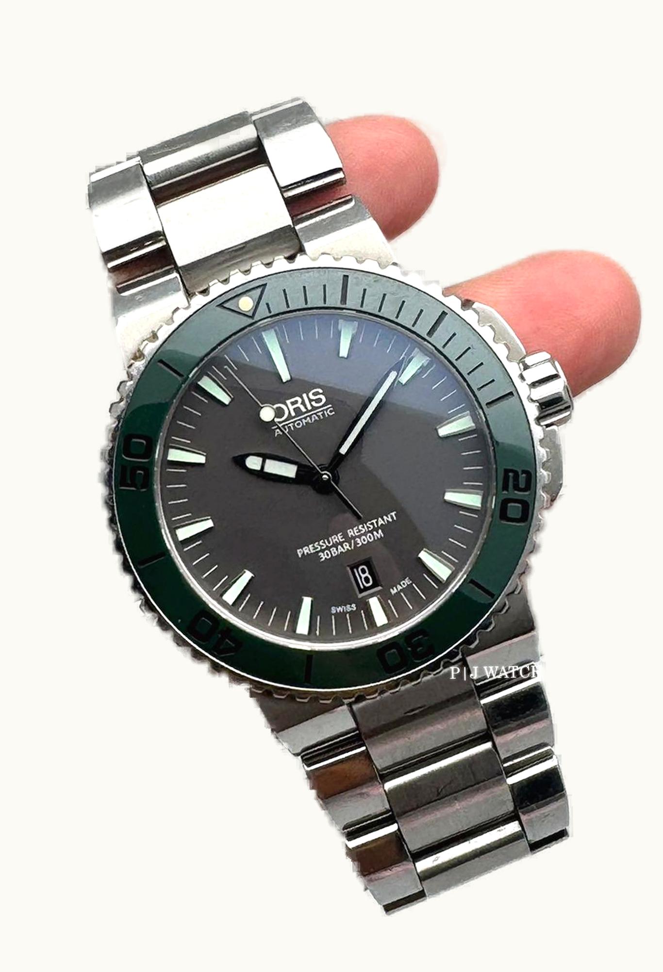 Oris Aquis Date 43 Stainless Steel / Grey / Bracelet