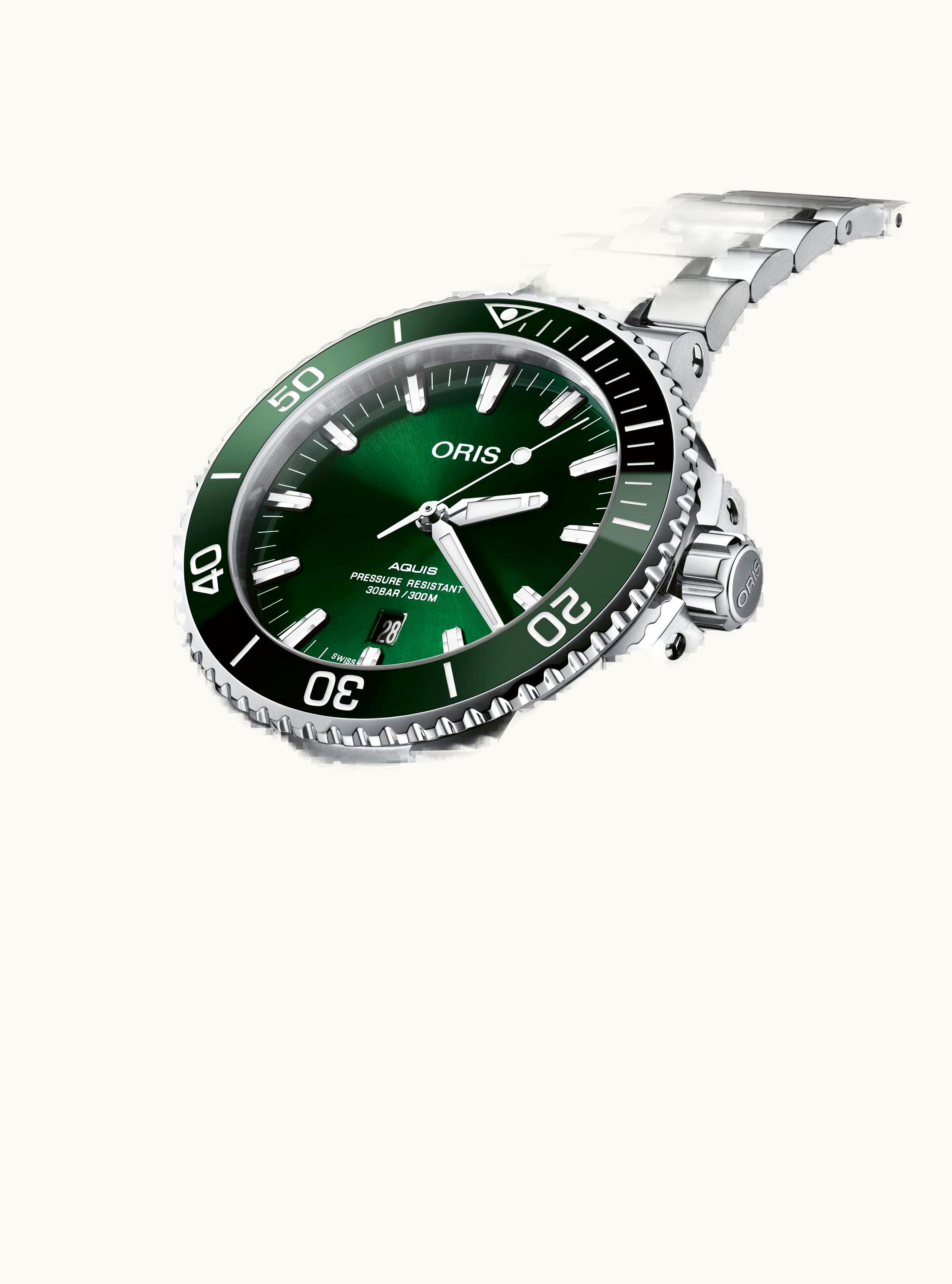 Oris Aquis Date 43 Stainless Steel / Green / Bracelet