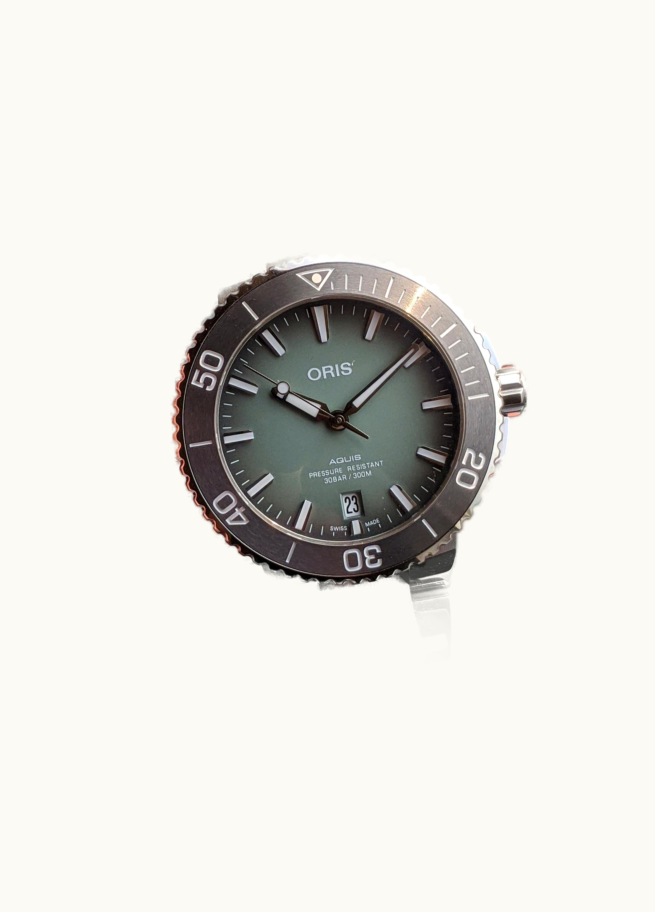 Oris Aquis Date 39.5 Stainless Steel / Green / Calf