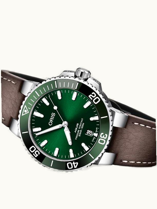 Oris Aquis Date 39.5 Stainless Steel / Green / Calf