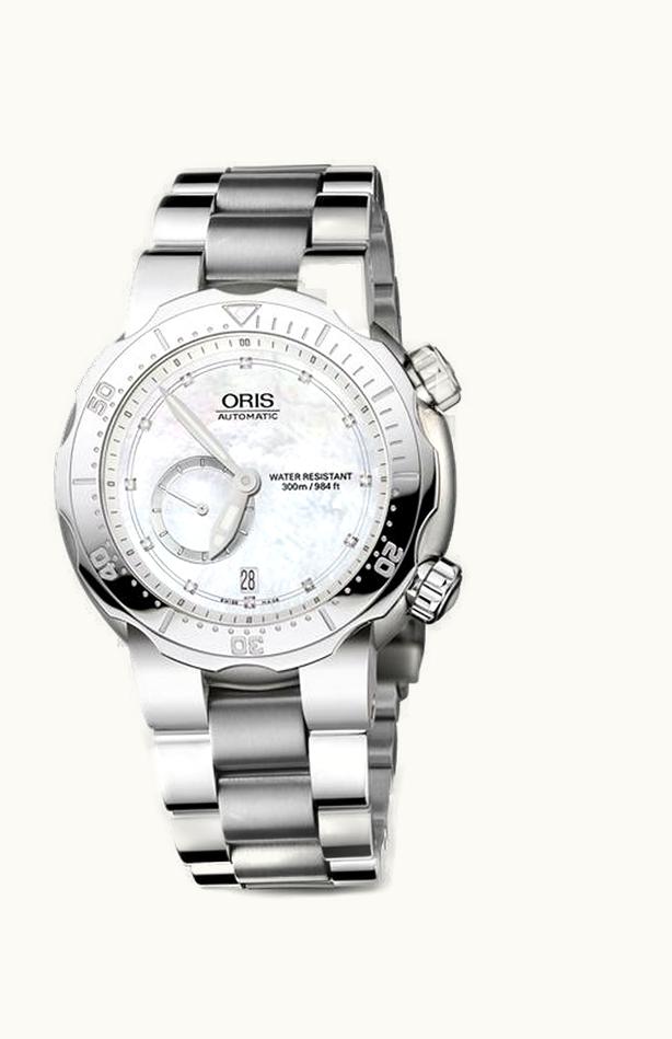 Oris Divers Titan Small Second - Date 44 Stainless Steel / MOP / Bracelet