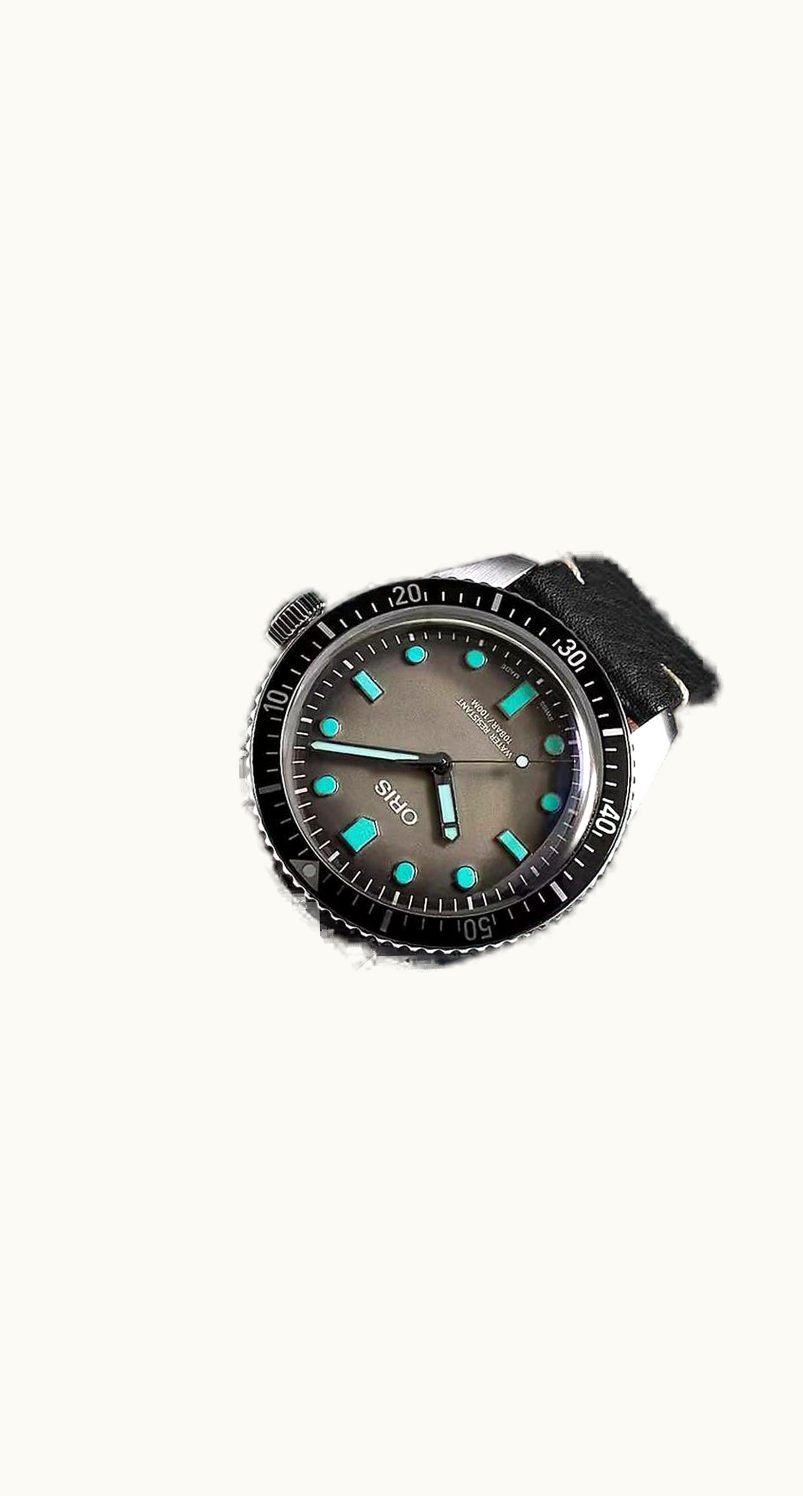 Oris Divers Sixty-Five 40 Stainless Steel / Grey / Calf