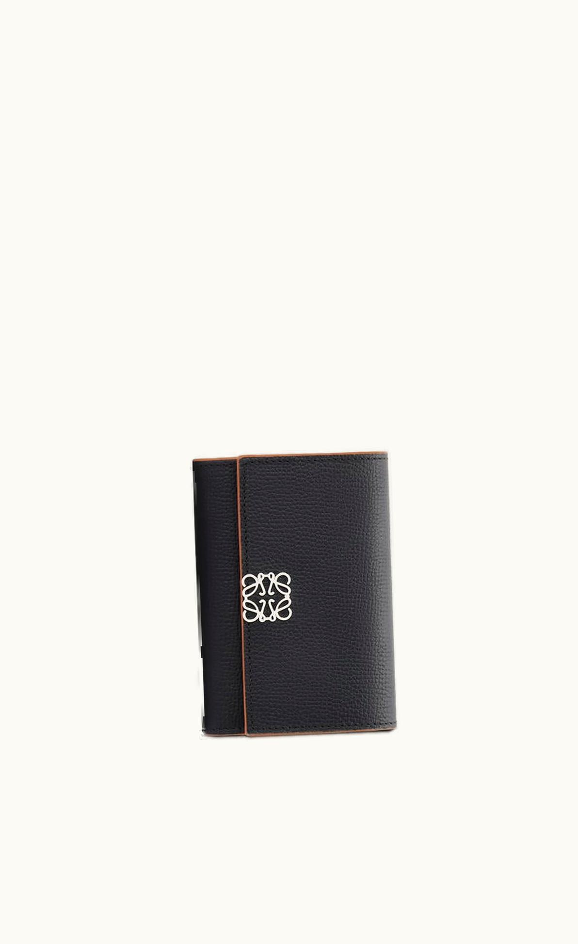 Loewe Loewe Anagram Small Vertical Wallet In Pebble Grain Calfskin UZ0126761