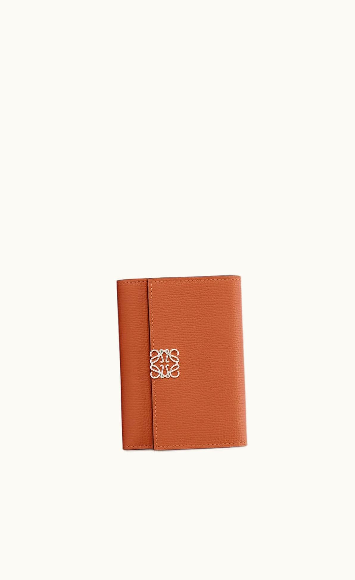 Loewe Loewe Anagram Small Vertical Wallet In Pebble Grain Calfskin UZ0127082