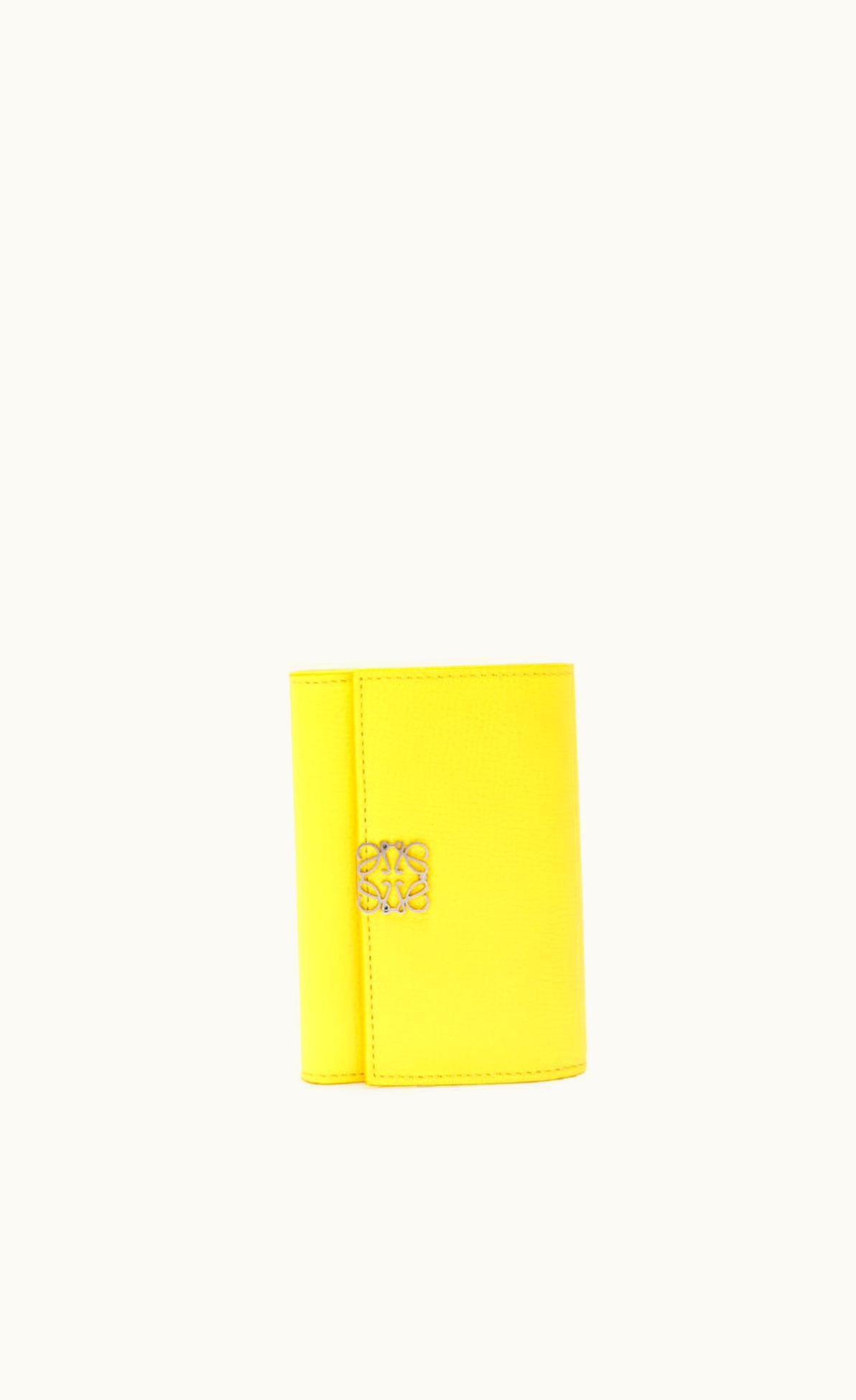 Loewe Loewe Anagram Small Vertical Wallet In Pebble Grain Calfskin UZ0128219