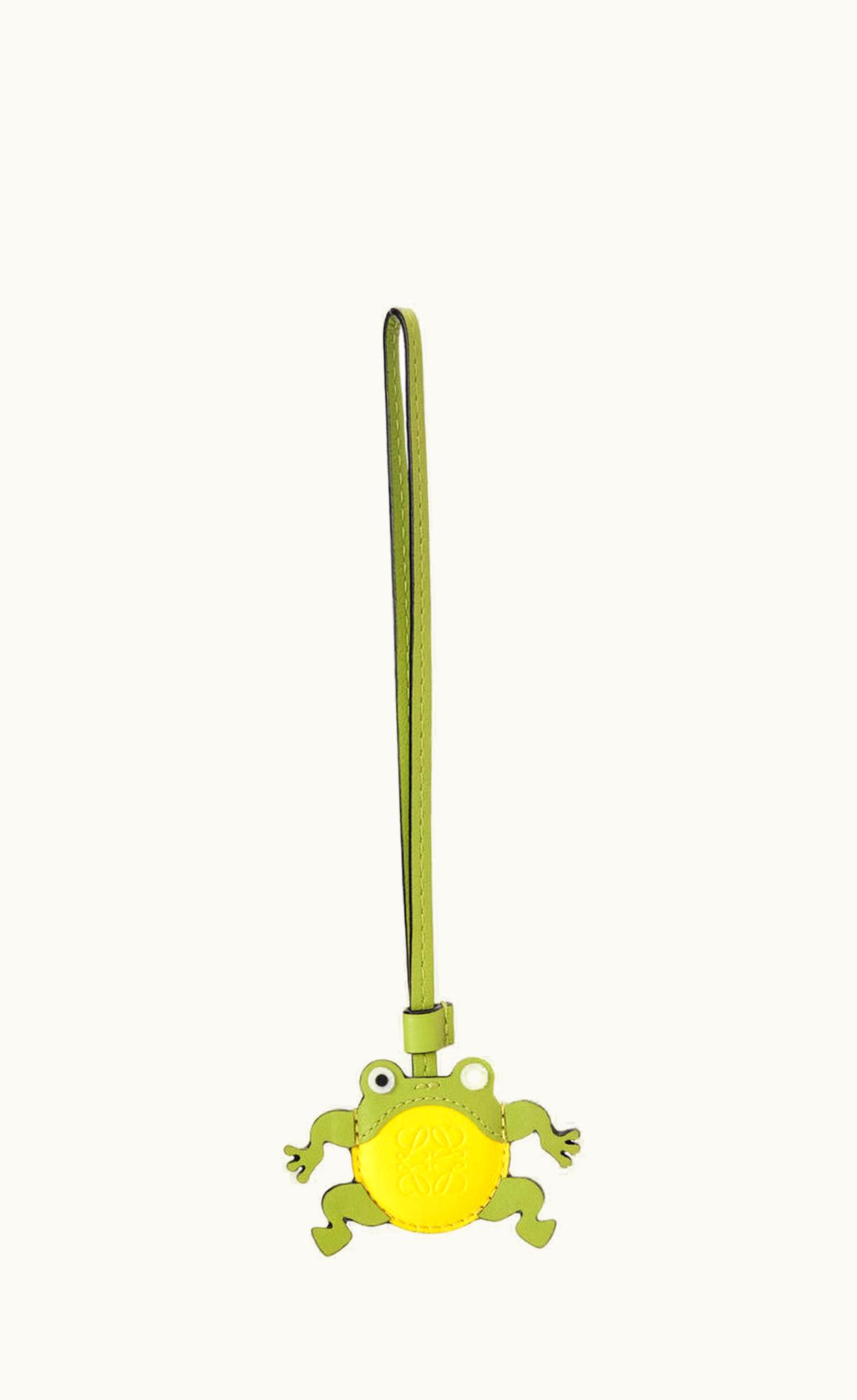 Loewe Frog Airtag Case In Classic Calfskin And Brass UZ0130054