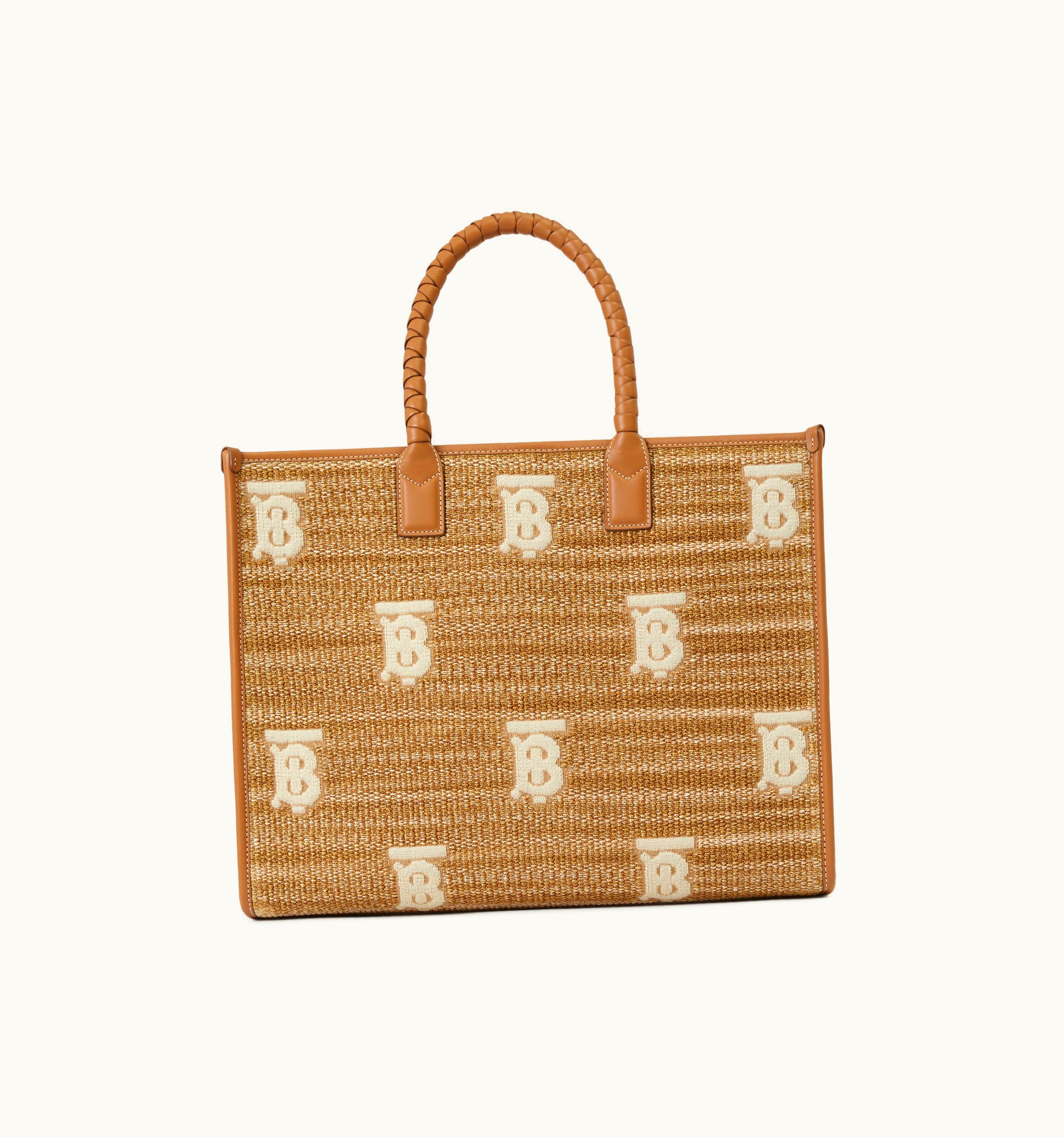 Burberry Burberry Medium Freya Tote In Natural - Women UZ0139243