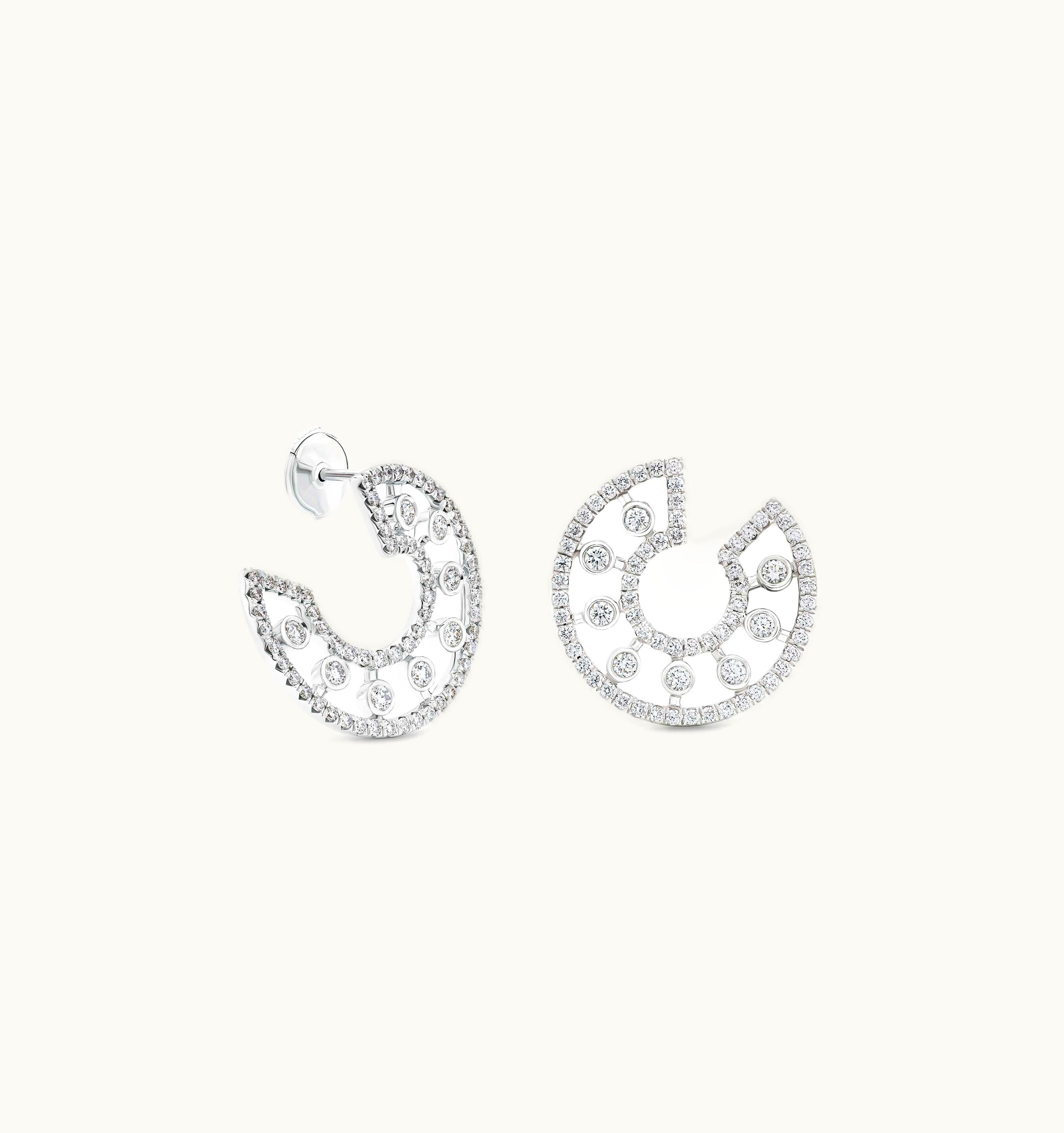 De Beers De Beers Dewdrop Hoop Earrings In White Gold UZ0178199