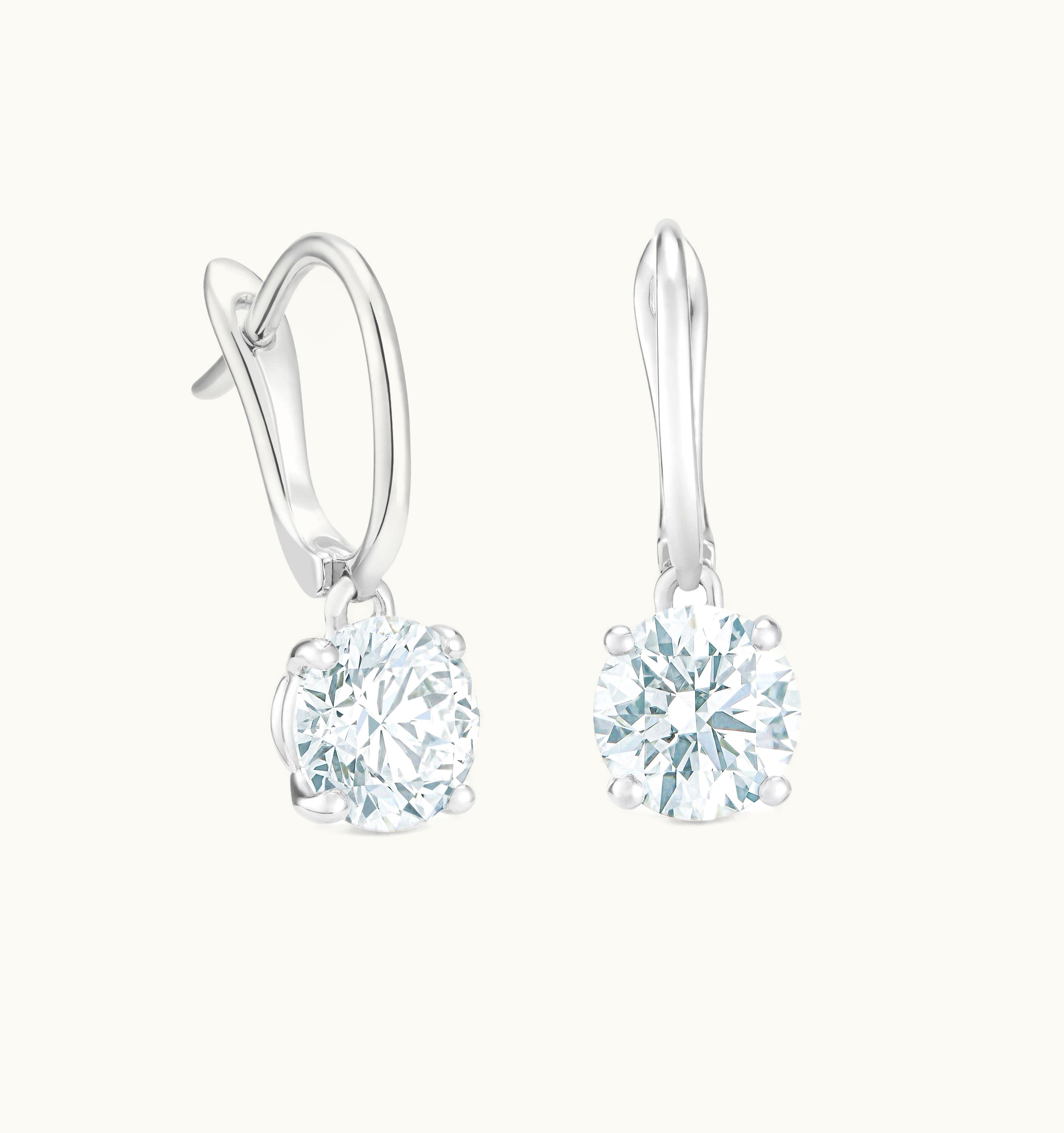 De Beers De Beers DB Classic Round Brilliant Diamond Sleepers UZ0178207