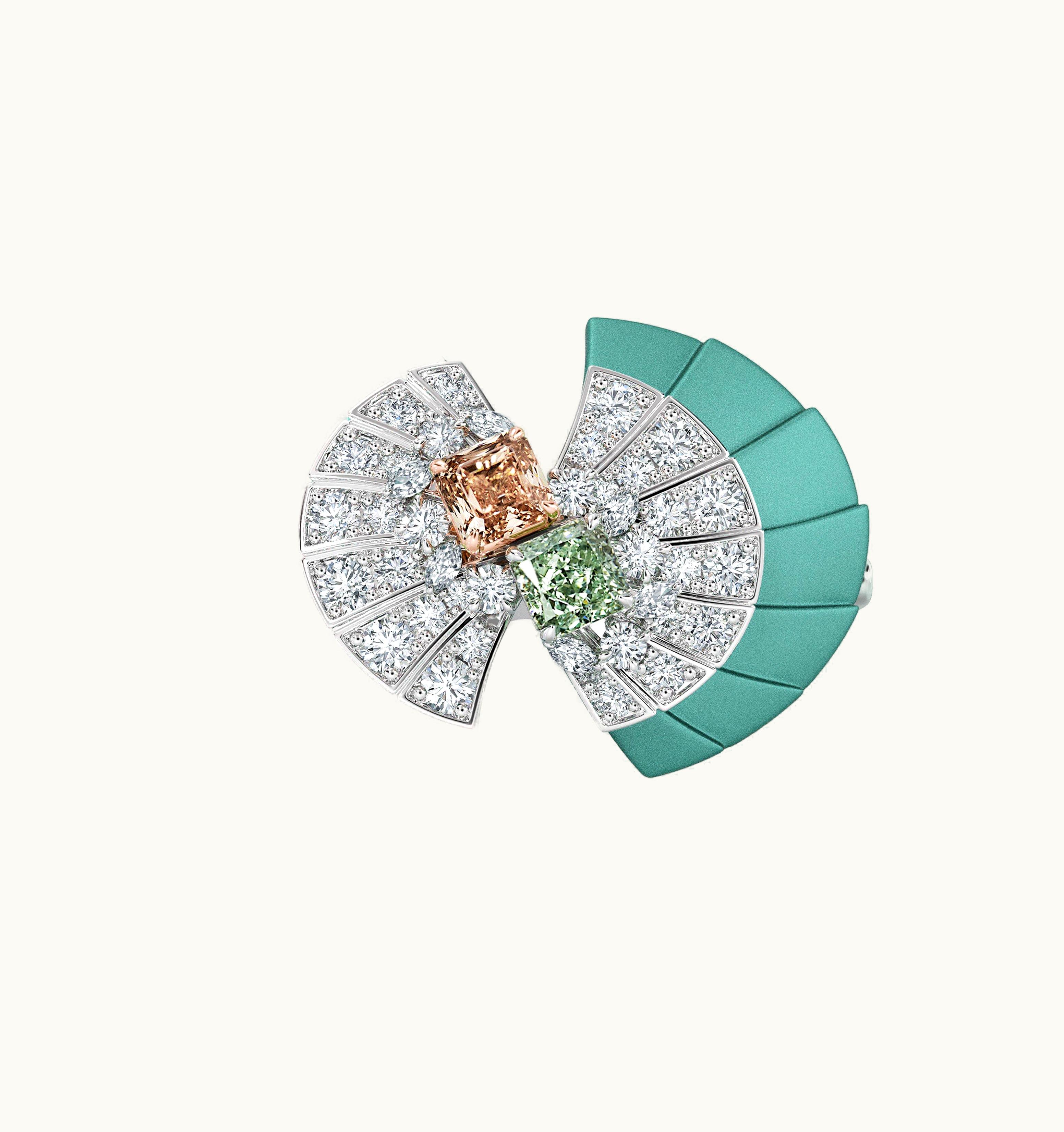 De Beers De Beers Ascending Shadows Light Green Cocktail Ring