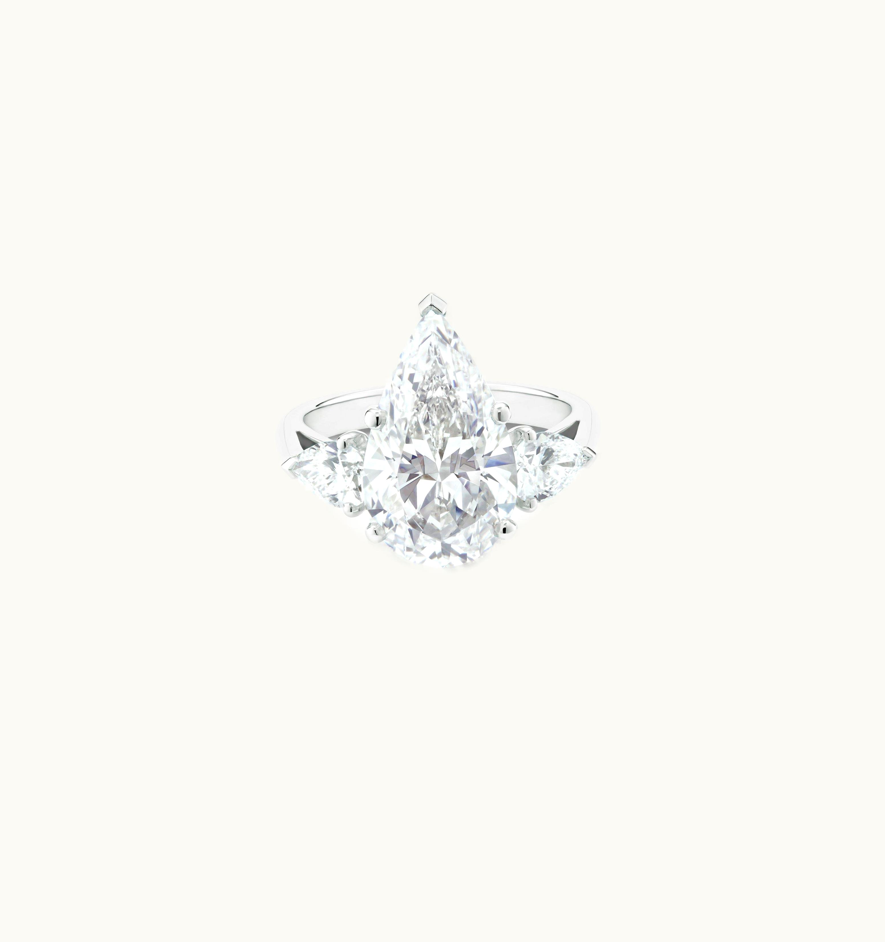 De Beers De Beers DB Classic Pear-Shaped Diamond Ring UZ0178472