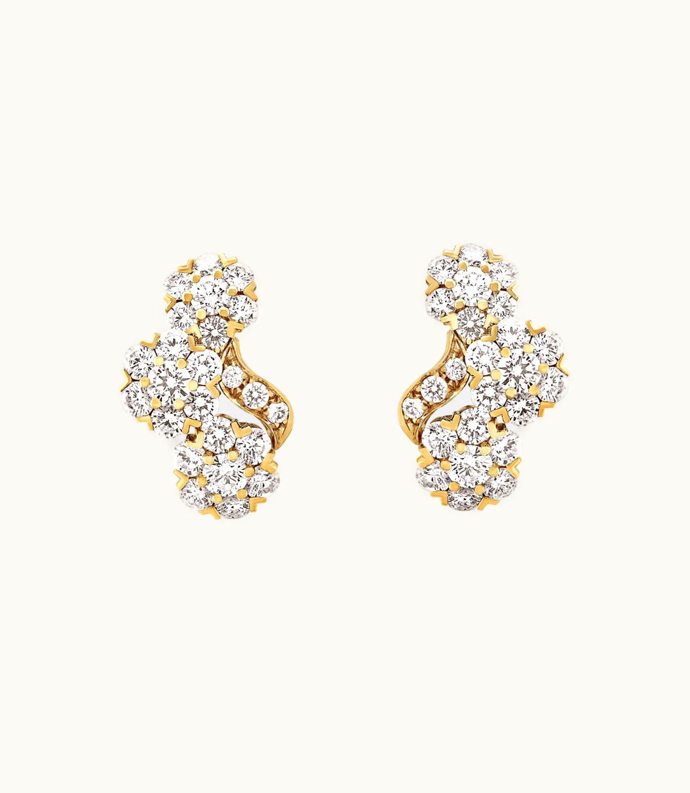 Van Cleef & Arpels Snowflake Earrings. 18k Yellow Gold, Diamonds