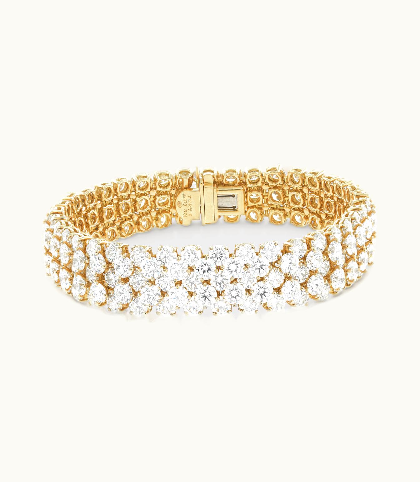 Van Cleef & Arpels À Cheval Bracelet. 18k Yellow Gold, Diamonds