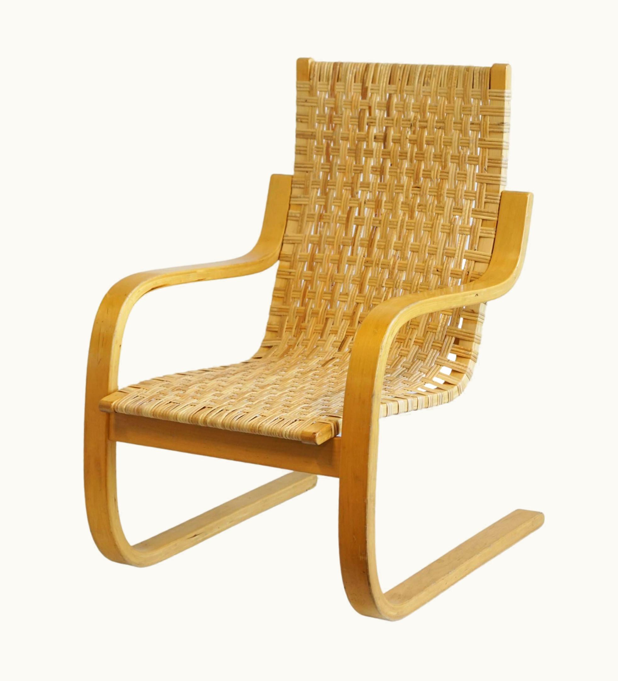 Alvar Aalto Alvar Aalto 1960 Alvar Aalto Cantilever Chair Model 406 By Artek In Birch And Cane Webbing UZ0187262