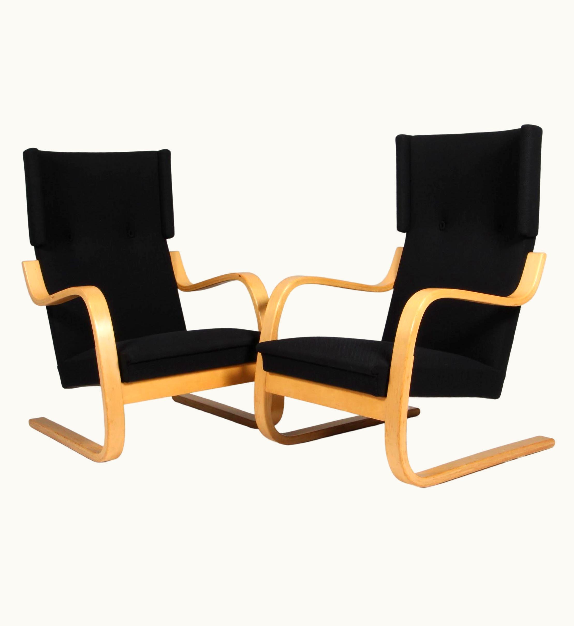 Alvar Aalto Alvar Aalto 402 Series Pair Of Wingback Chairs For Artek, Circa 1960