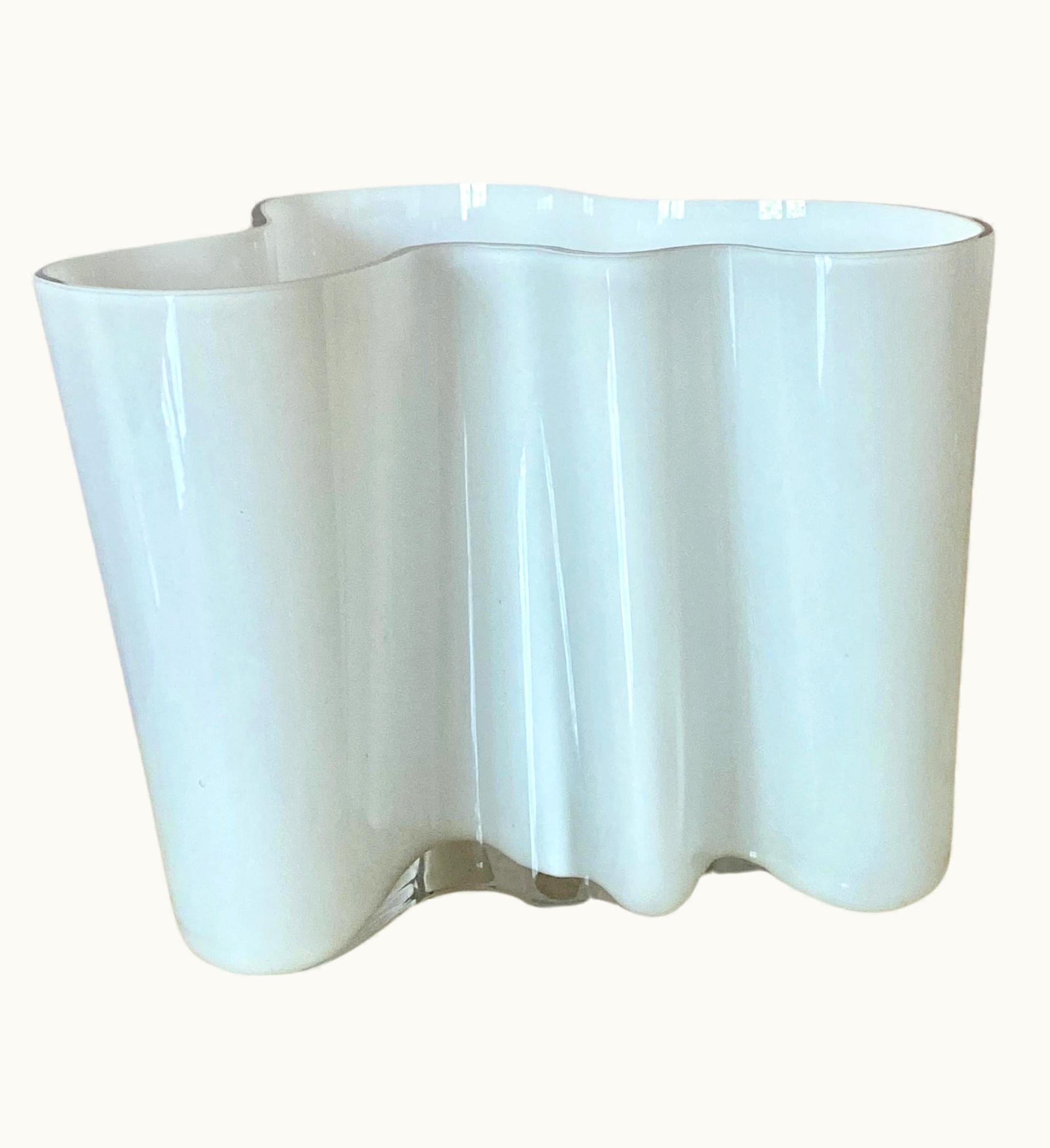 Alvar Aalto Alvar Aalto Vintage Hand Signed White 3030 IIttala Alvar Aalto Savoy Vase UZ0187548