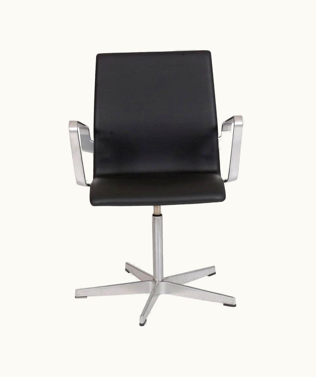 Arne Jacobsen Arne Jacobsen Oxford Chair With Armrests, Black Original Leather, Brown Label