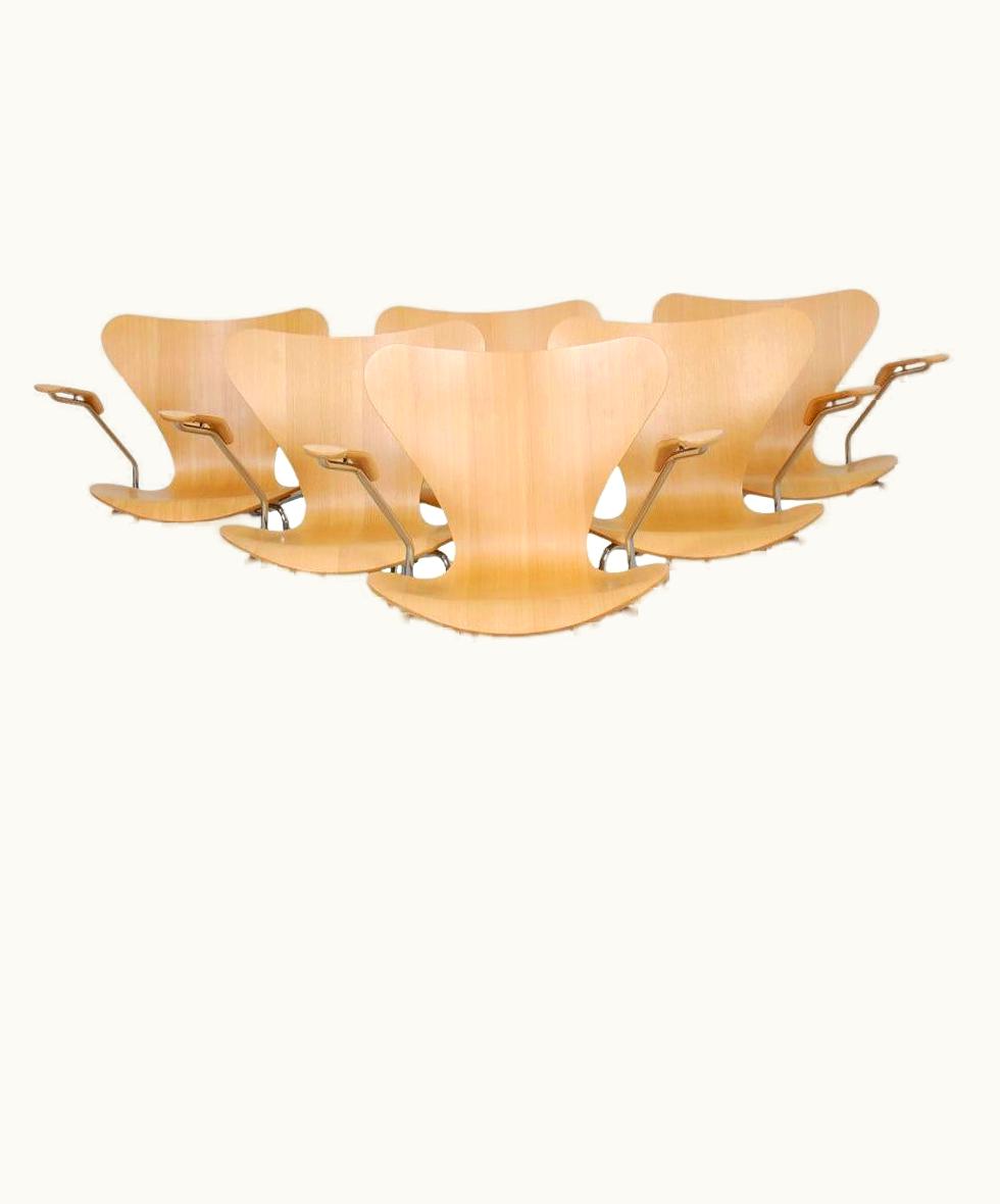 Arne Jacobsen Arne Jacobsen Set Of Arne Jacobsen Seven Armchairs In Beech '6'