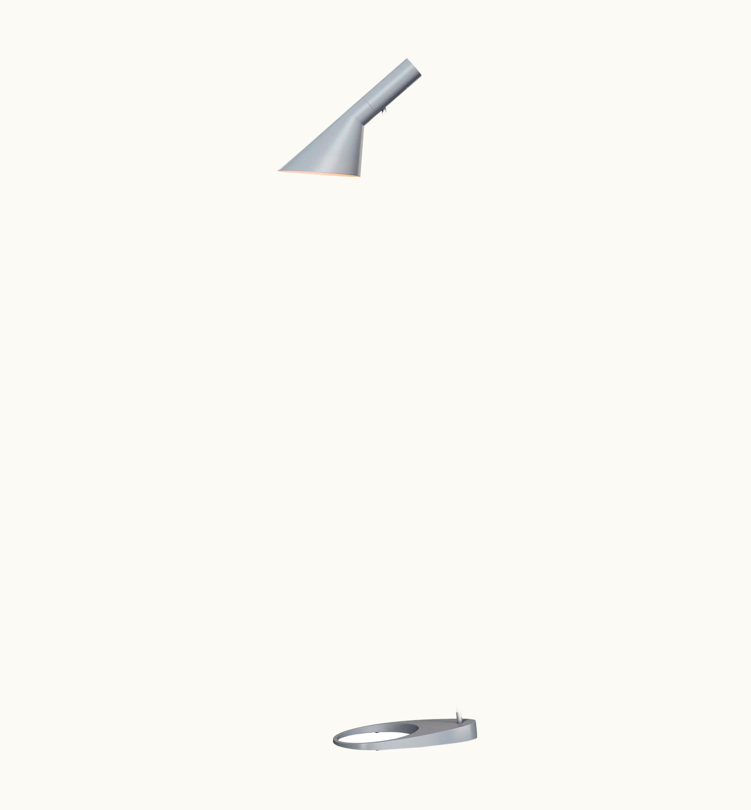Arne Jacobsen Arne Jacobsen AJ Floor Lamp In Light Gray For Louis Poulsen