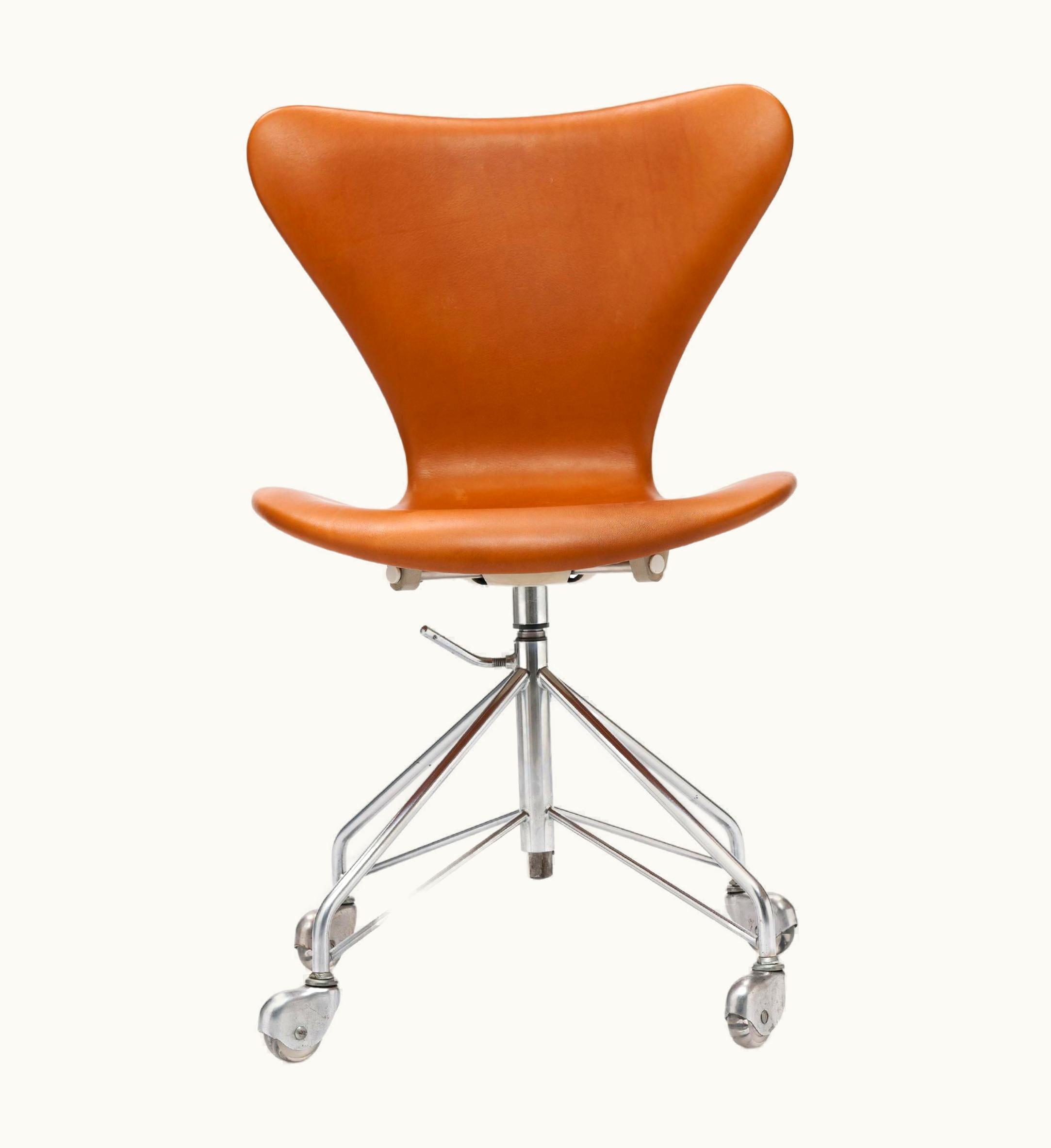 Arne Jacobsen Arne Jacobsen First Series Cognac Leather Arne Jacobsen 3117 Desk Swivel Chair By Fritz Hansen