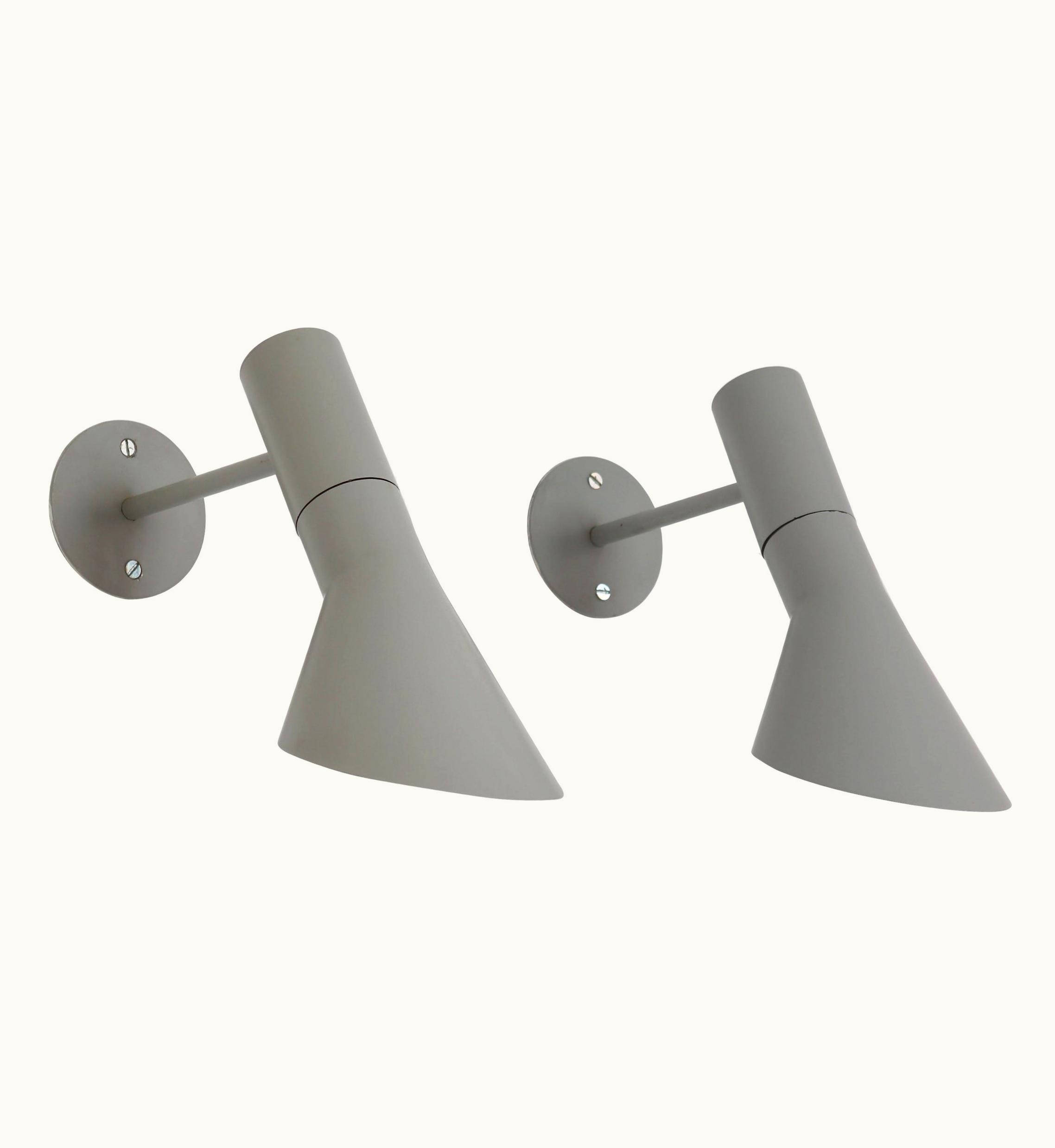 Arne Jacobsen Arne Jacobsen Early Example Arne Jacobsen VIsor Wall Lamps In Grey Lacquer Louis Poulsen, 1957