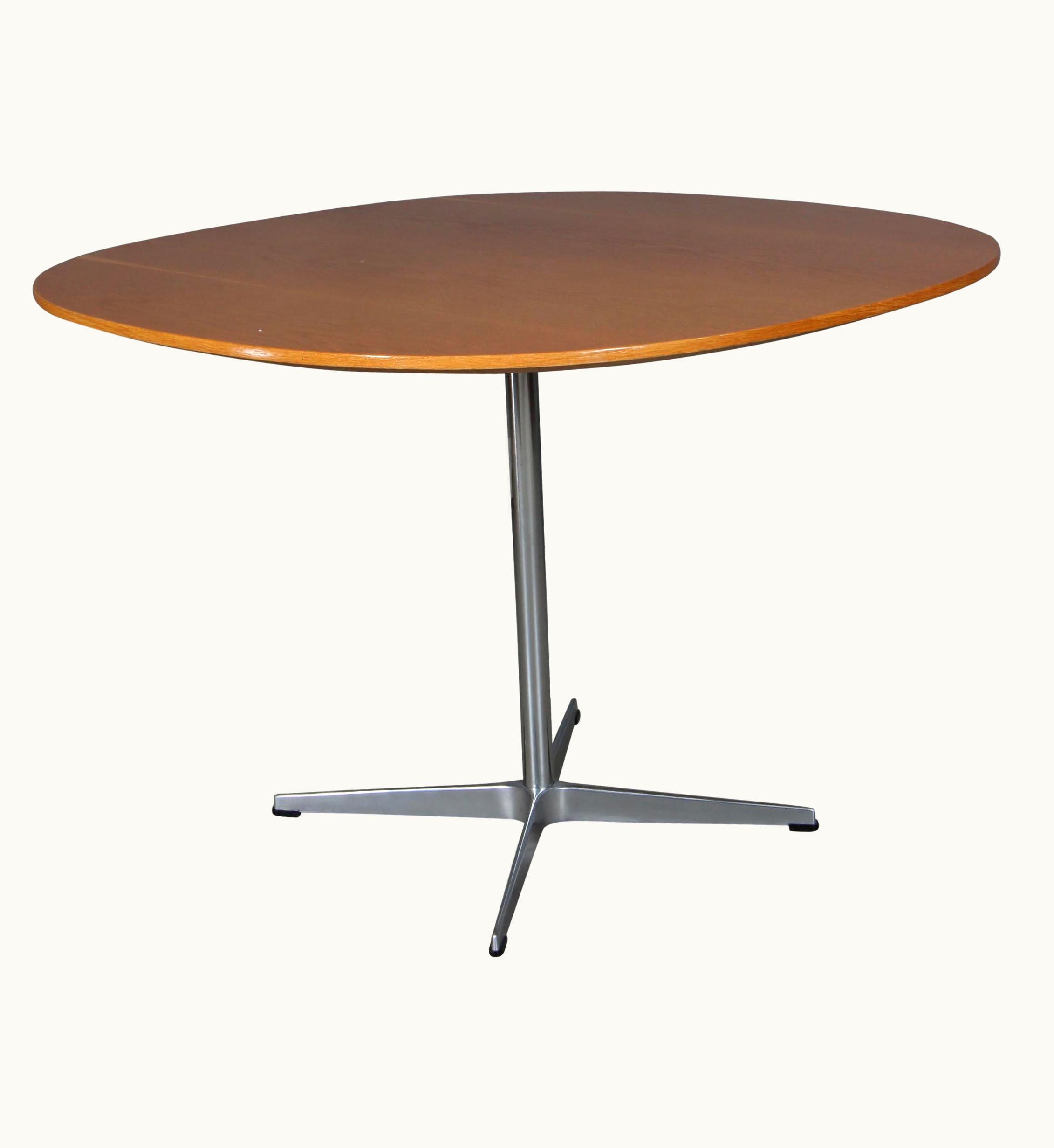 Arne Jacobsen Arne Jacobsen Piet Hein & Arne Jacobsen, Café Table