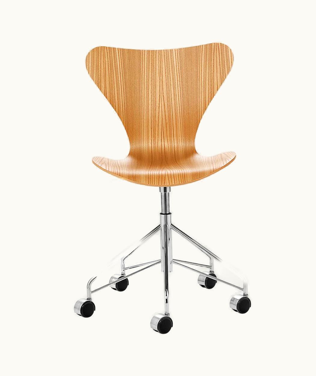 Arne Jacobsen Arne Jacobsen Model 3187 Armchair Clear Lacquer