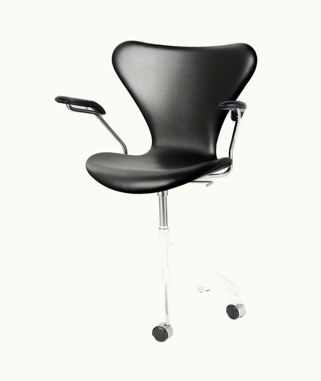 Arne Jacobsen Arne Jacobsen Model 3217 Fully Upholstered