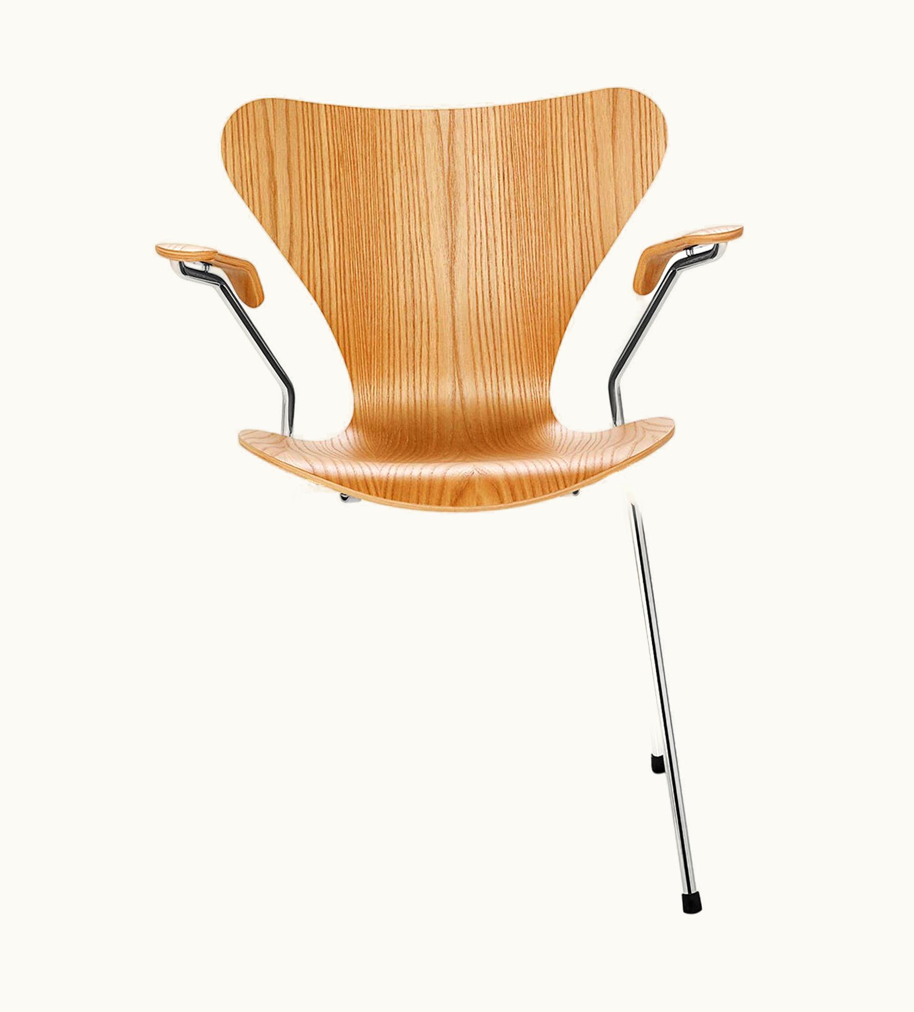 Arne Jacobsen Arne Jacobsen Model 3207 Armchair Clear Lacquer