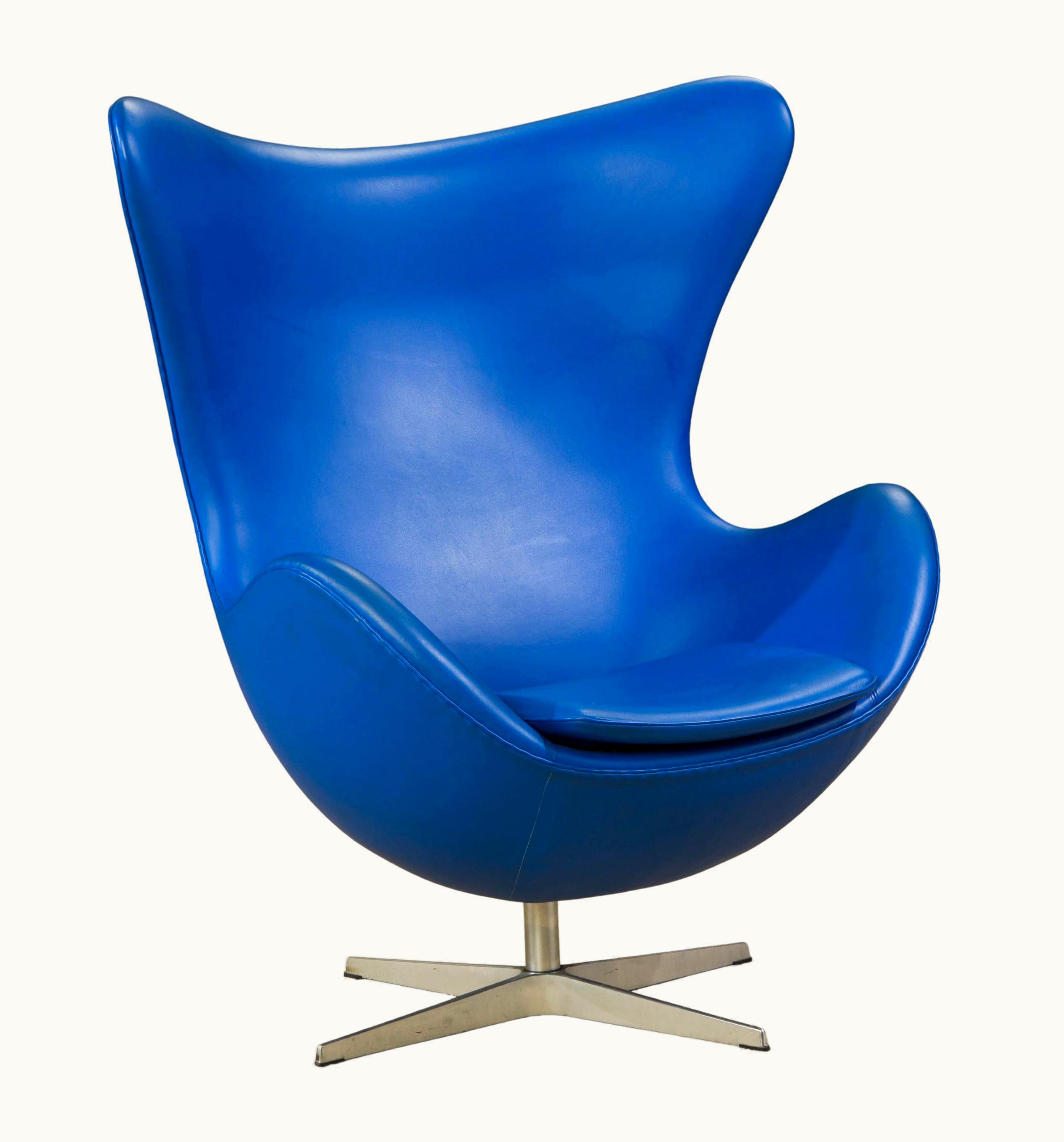 Arne Jacobsen Arne Jacobsen Egg Chair By Arne Jacobson For Fritz Hansen In Blue Leather, Signed