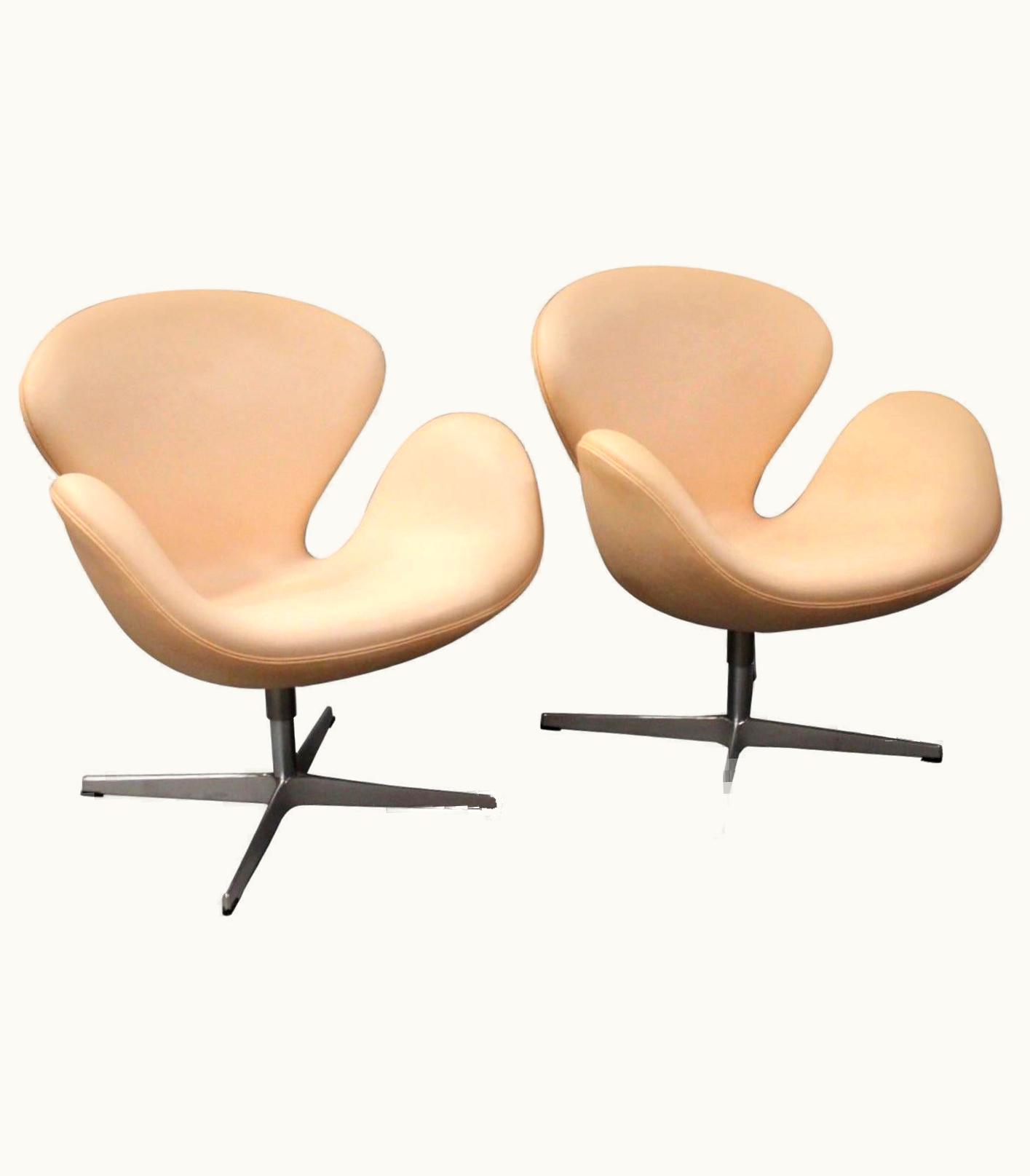 Arne Jacobsen Arne Jacobsen Swan Chair, Model 3320, By Arne Jacobsen And Fritz Hansen, 2013