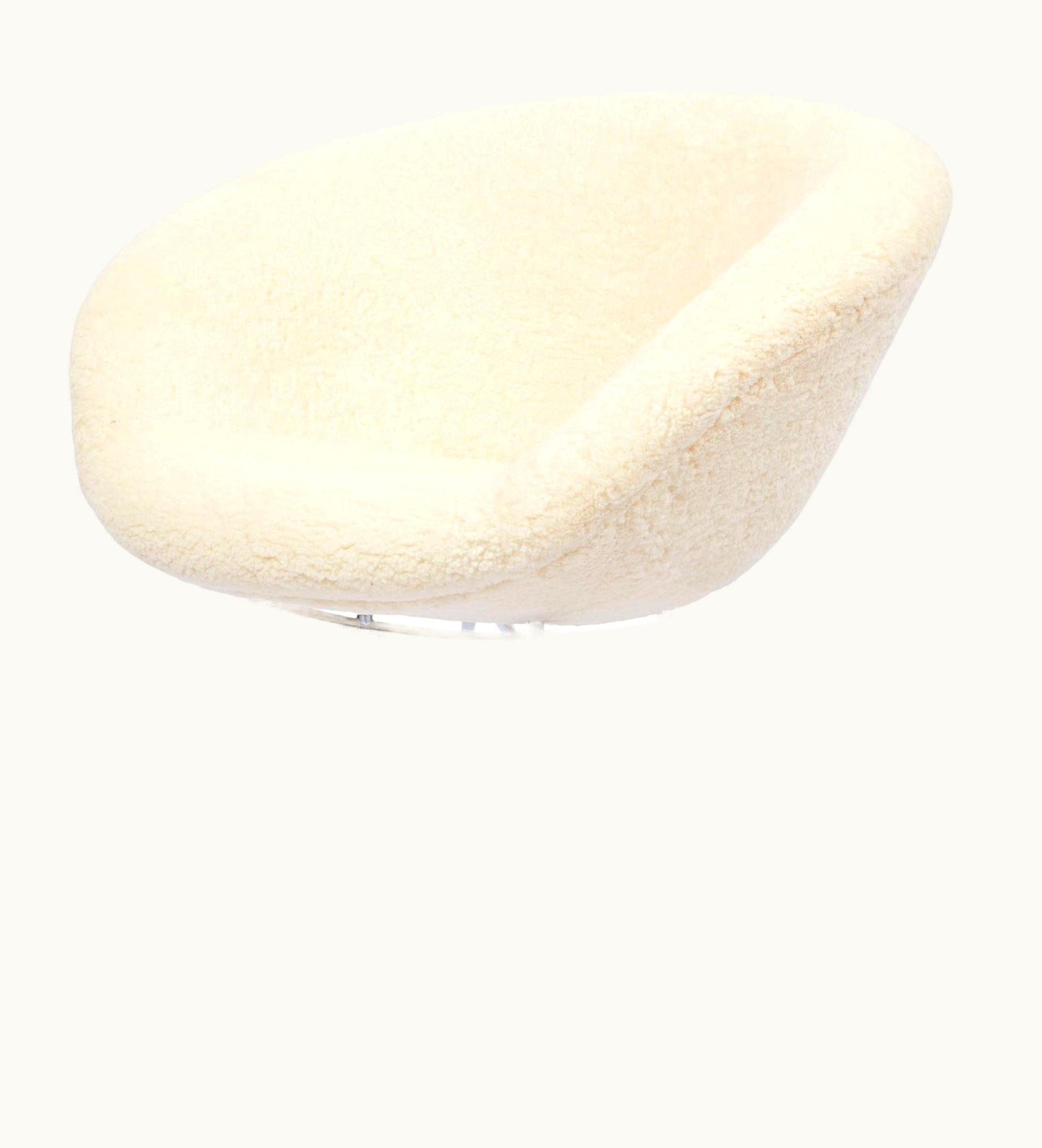 Arne Jacobsen Arne Jacobsen Pot Chair Upholstered In Sheepskin