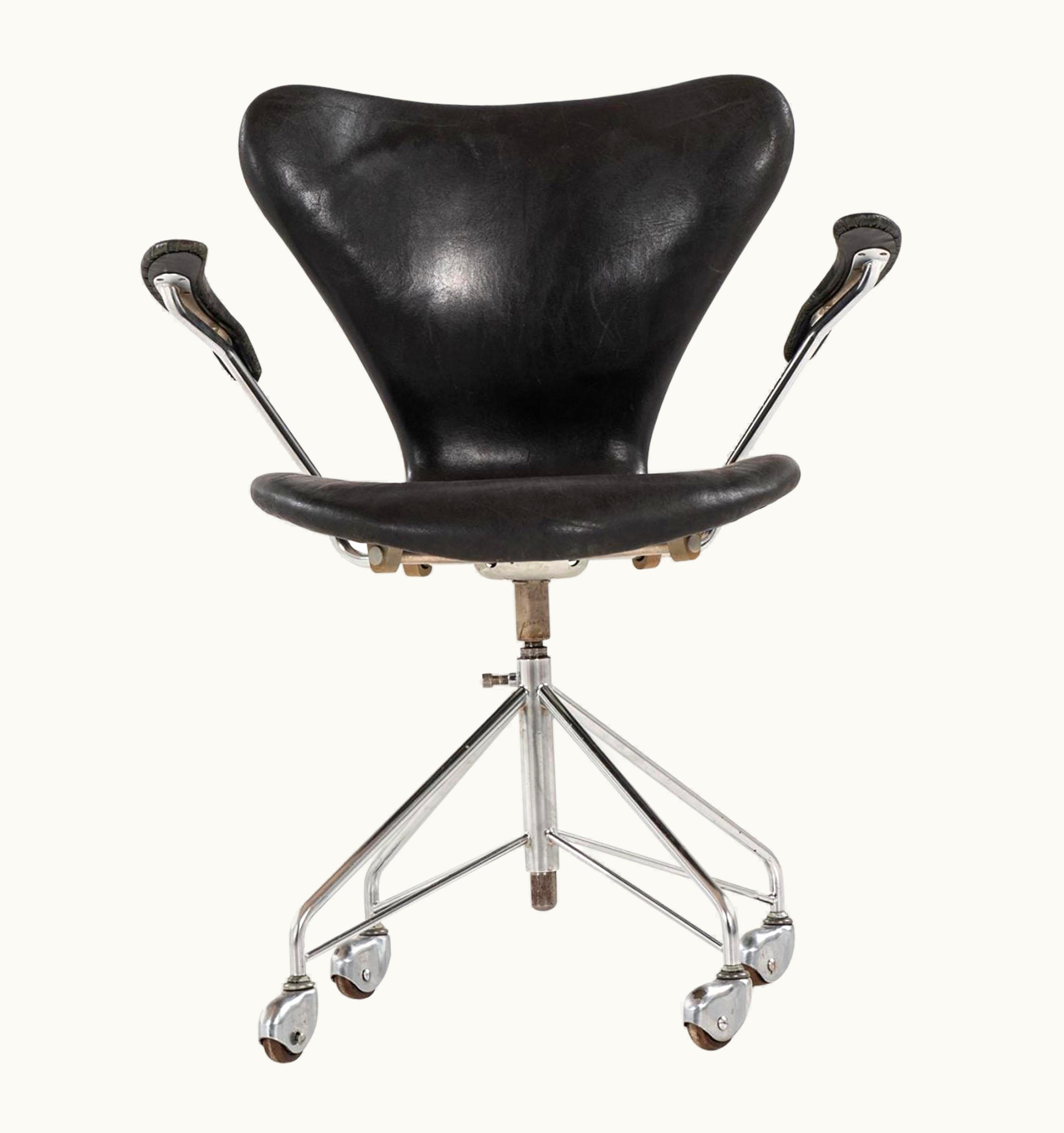 Arne Jacobsen Arne Jacobsen Office Chair Model 3117 Produced By Fritz Hansen In Denmark
