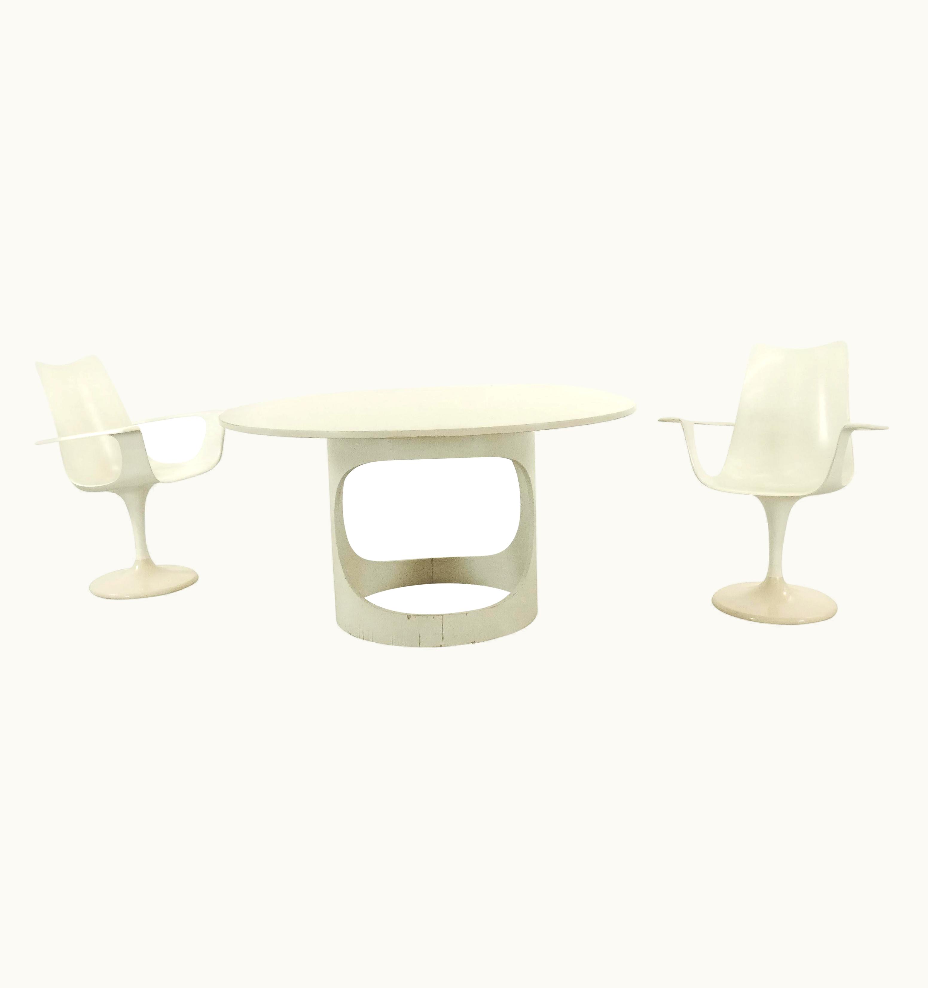 Arne Jacobsen Arne Jacobsen Round White Pre-Pop Dining Table By ASKO, Finland Circa 1968