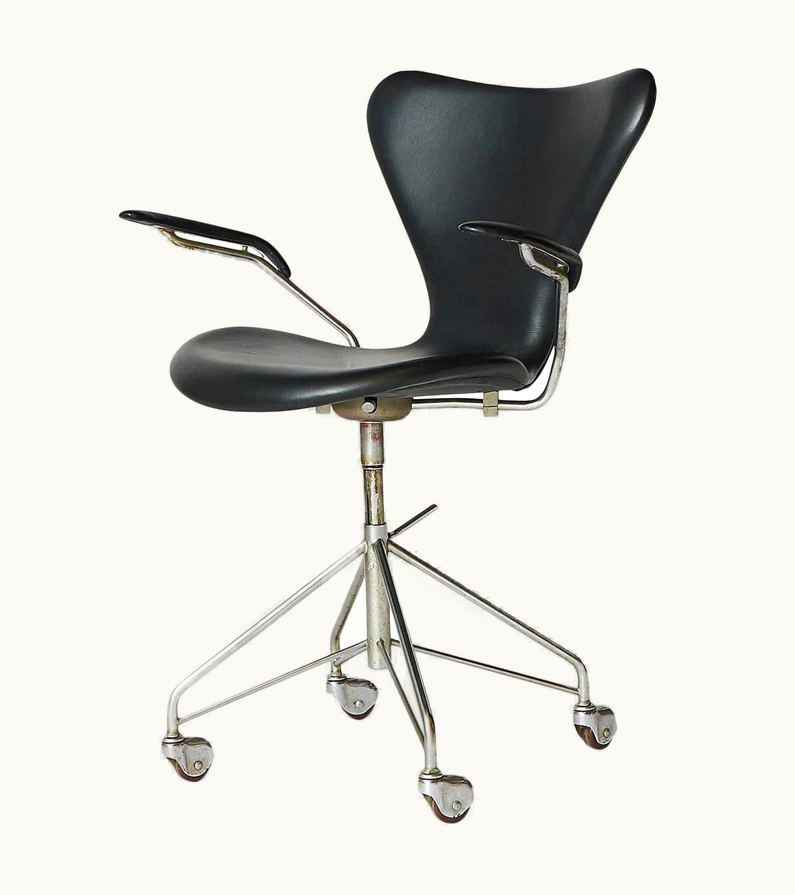 Arne Jacobsen Arne Jacobsen Swivel Desk Chair Model #3217