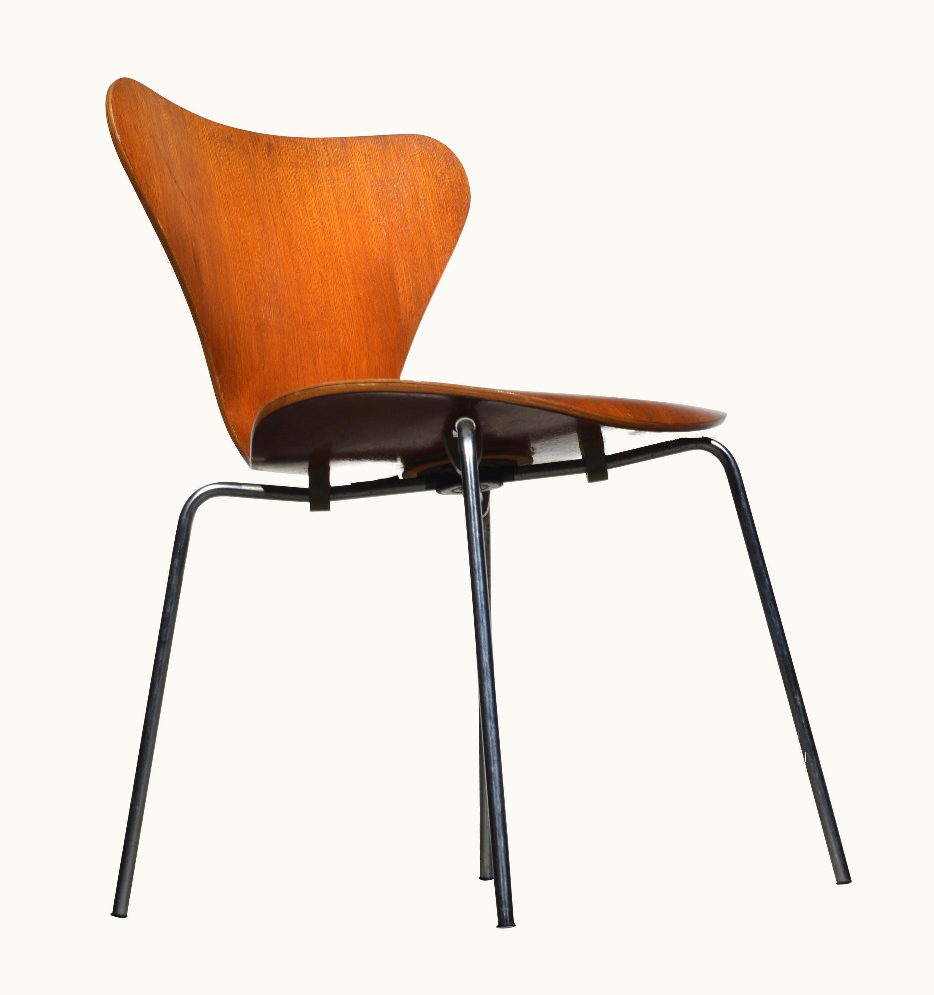Arne Jacobsen Arne Jacobsen Chairs By Fritz Hansen, Model 3107, Circa 1960s