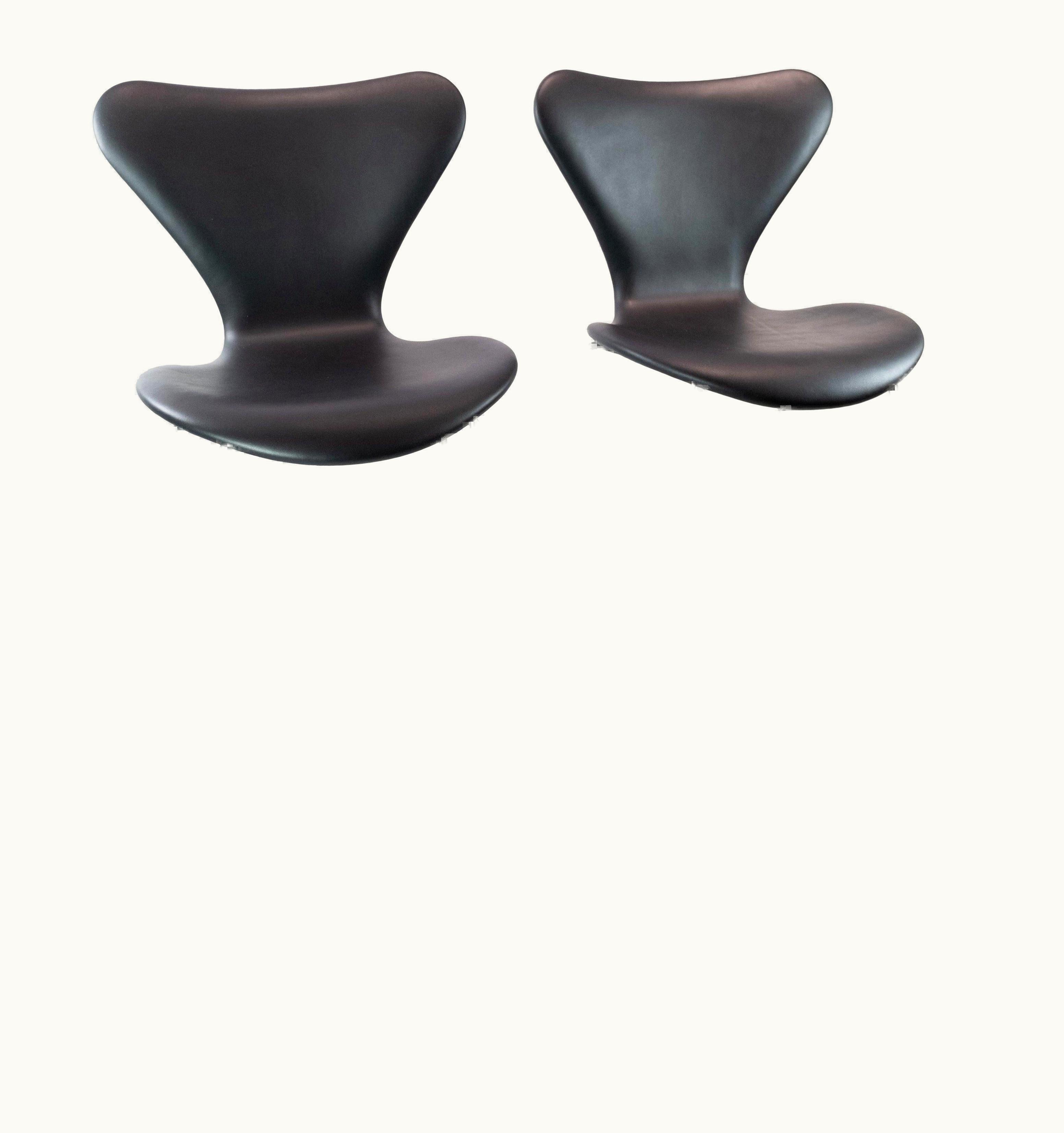 Arne Jacobsen Arne Jacobsen Pair Of Seven Bar Stools, Model 3187/3197, By Arne Jacobsen And Fritz Hansen