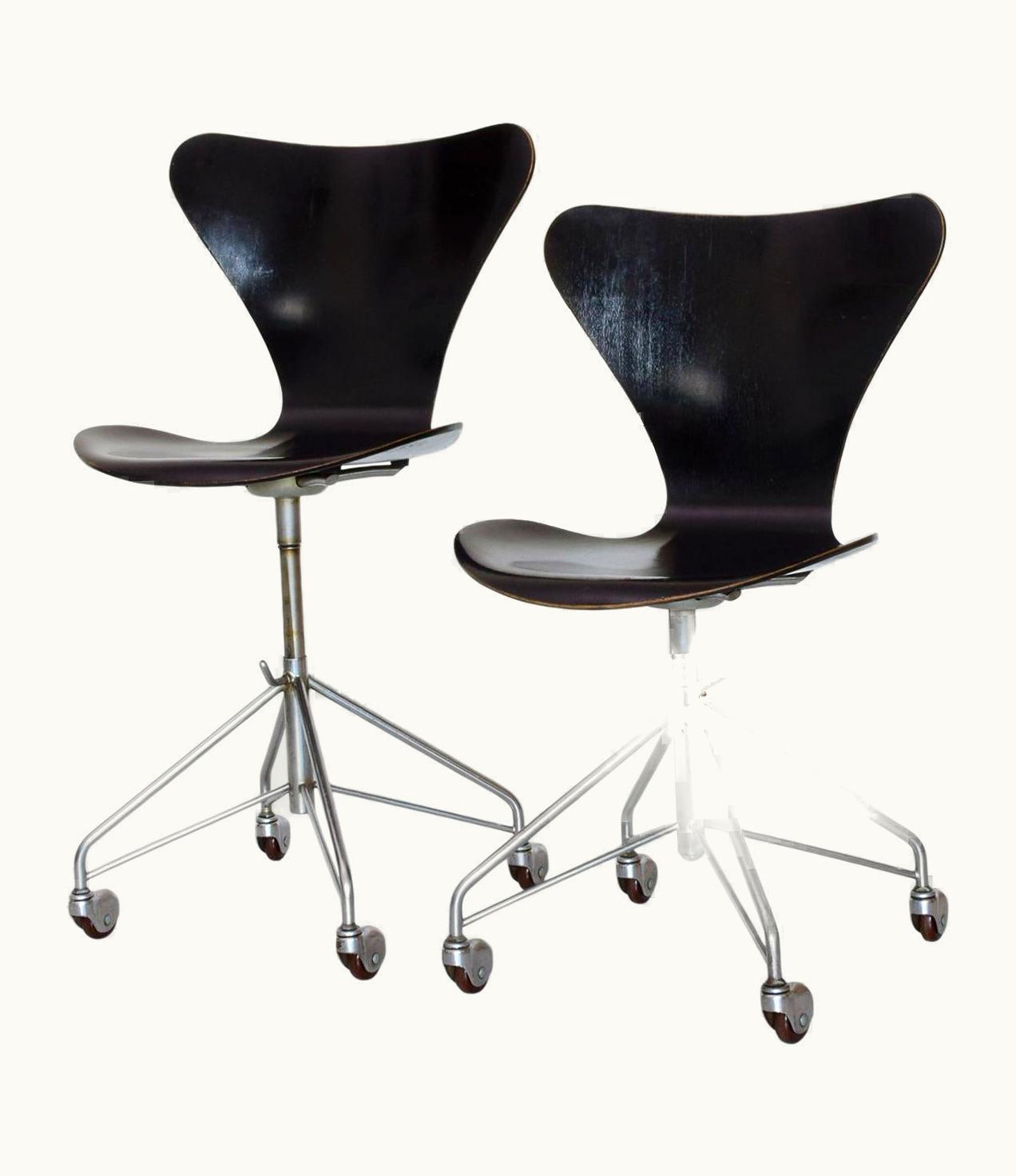 Arne Jacobsen Arne Jacobsen Model 3117 Adjustable Desk Work Chairs, 1955, Early Matching Pair
