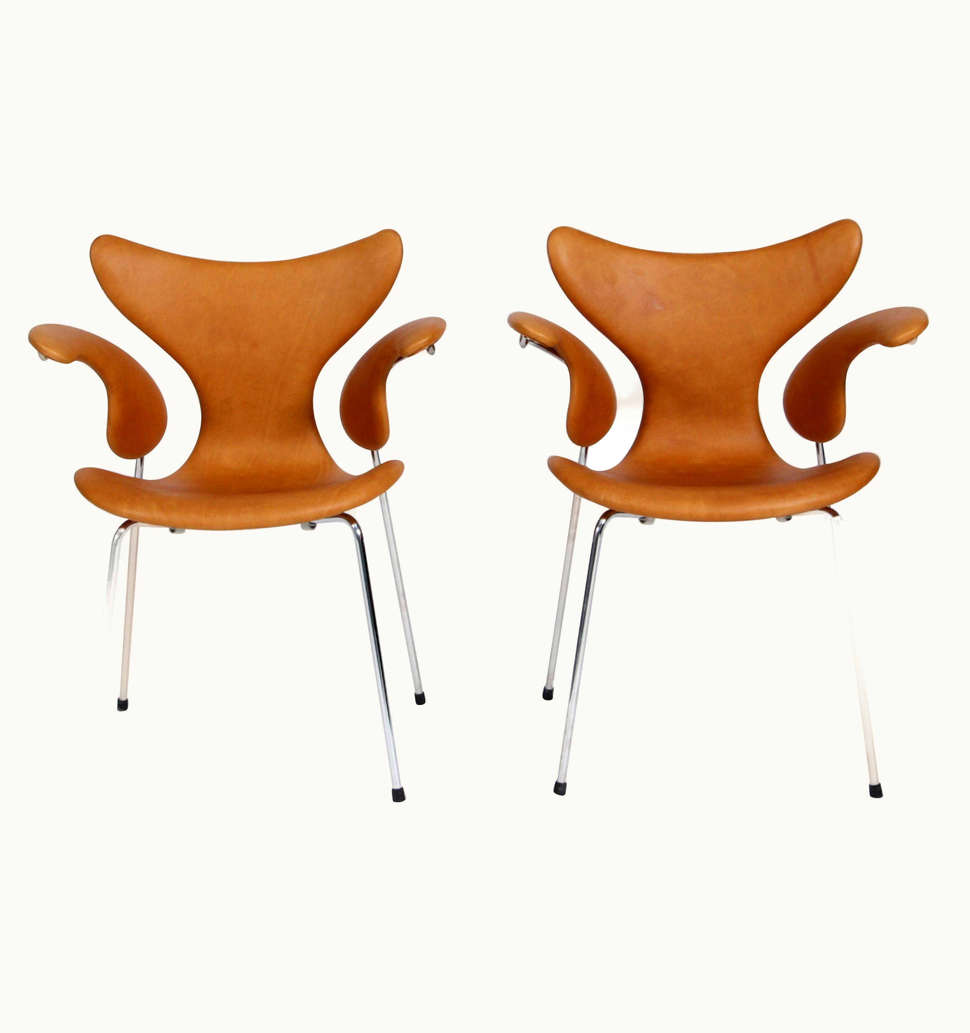 Arne Jacobsen Arne Jacobsen Pair Of Arne Jacobsen Brown Leather Seagull Chairs