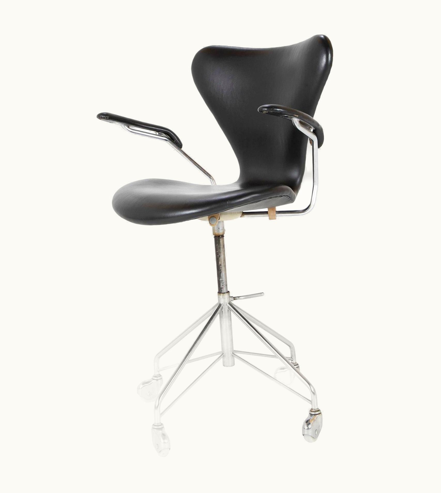 Arne Jacobsen Arne Jacobsen Model 3117 Desk Chair By Arne Jacobsen For Fritz Hansen Sevener
