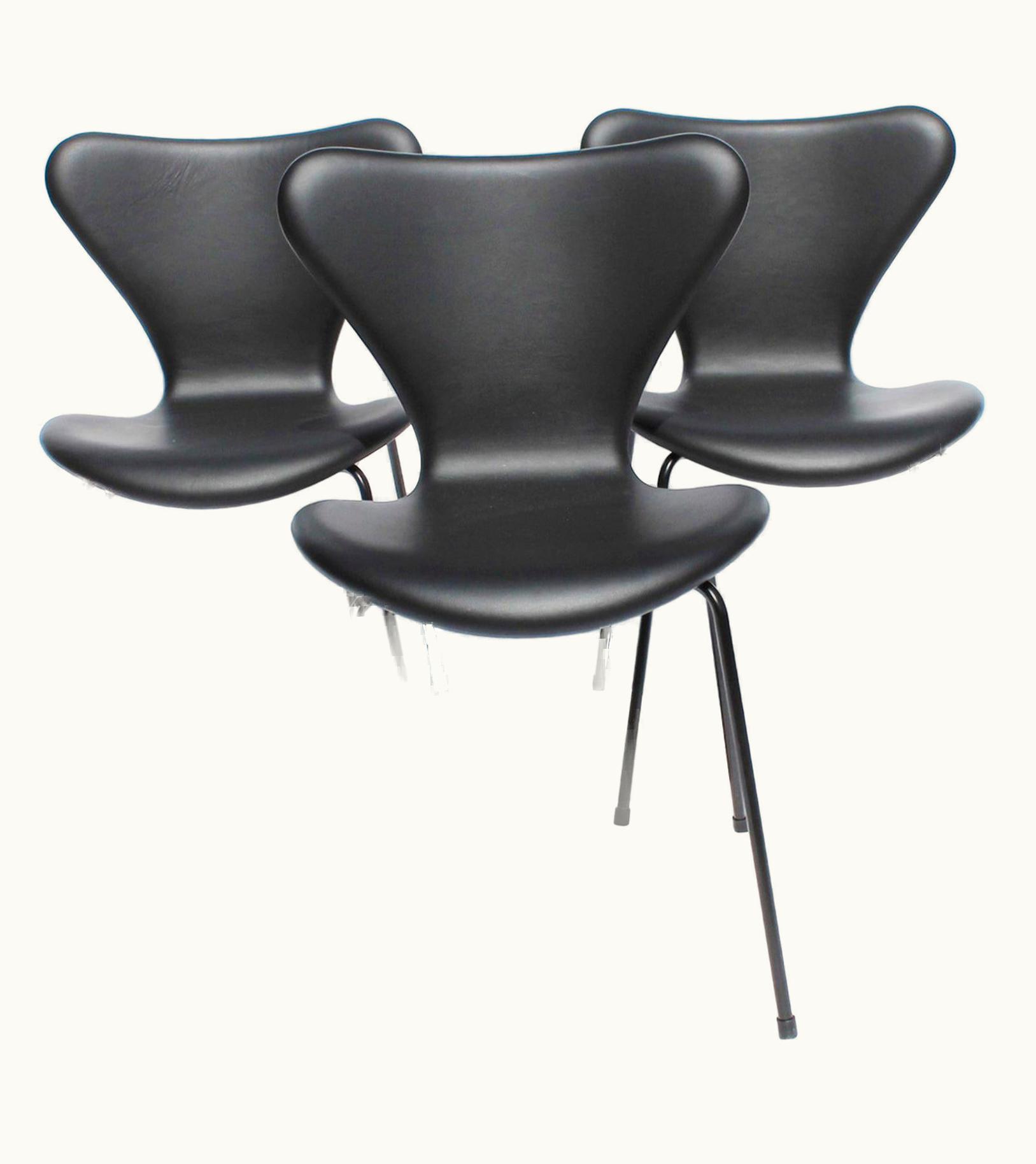 Arne Jacobsen Arne Jacobsen Set Of Three Series Seven Chairs, Model 3107, By Arne Jacobsen And Fritz Hansen