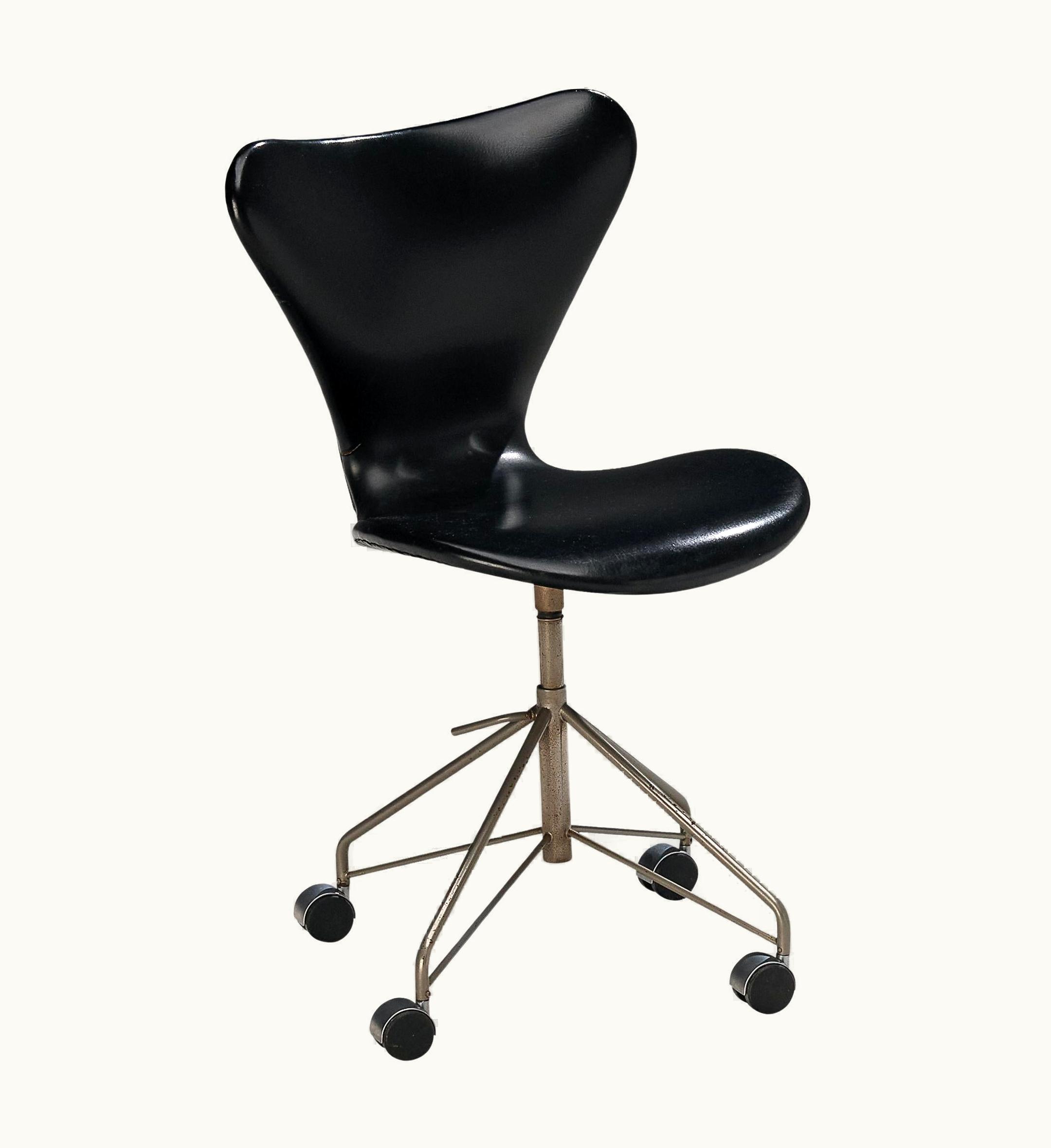 Arne Jacobsen Arne Jacobsen For Fritz Hansen Swivel Desk Chair In Leather