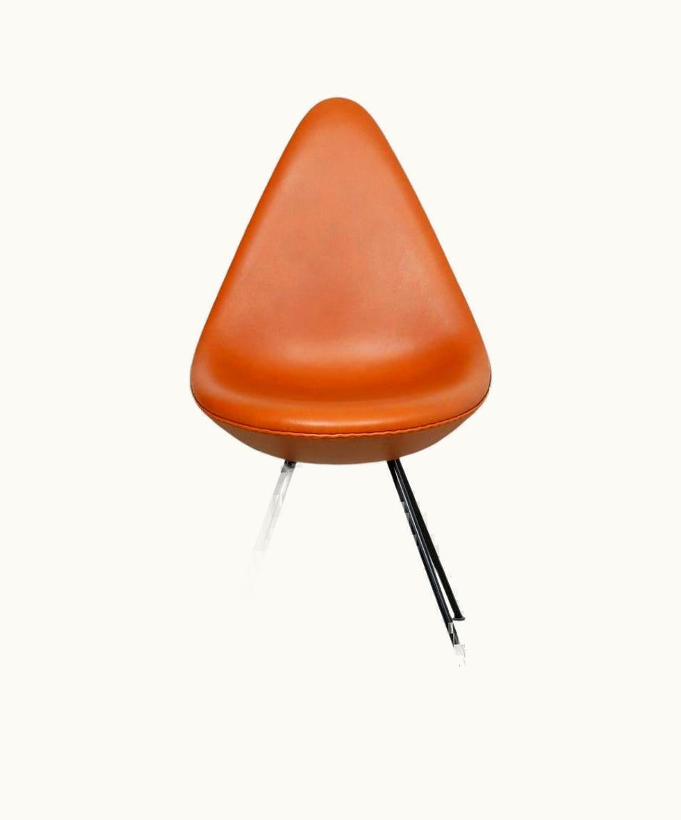 Arne Jacobsen Arne Jacobsen Drop Black Lacquered Chair In Walnut Aniline