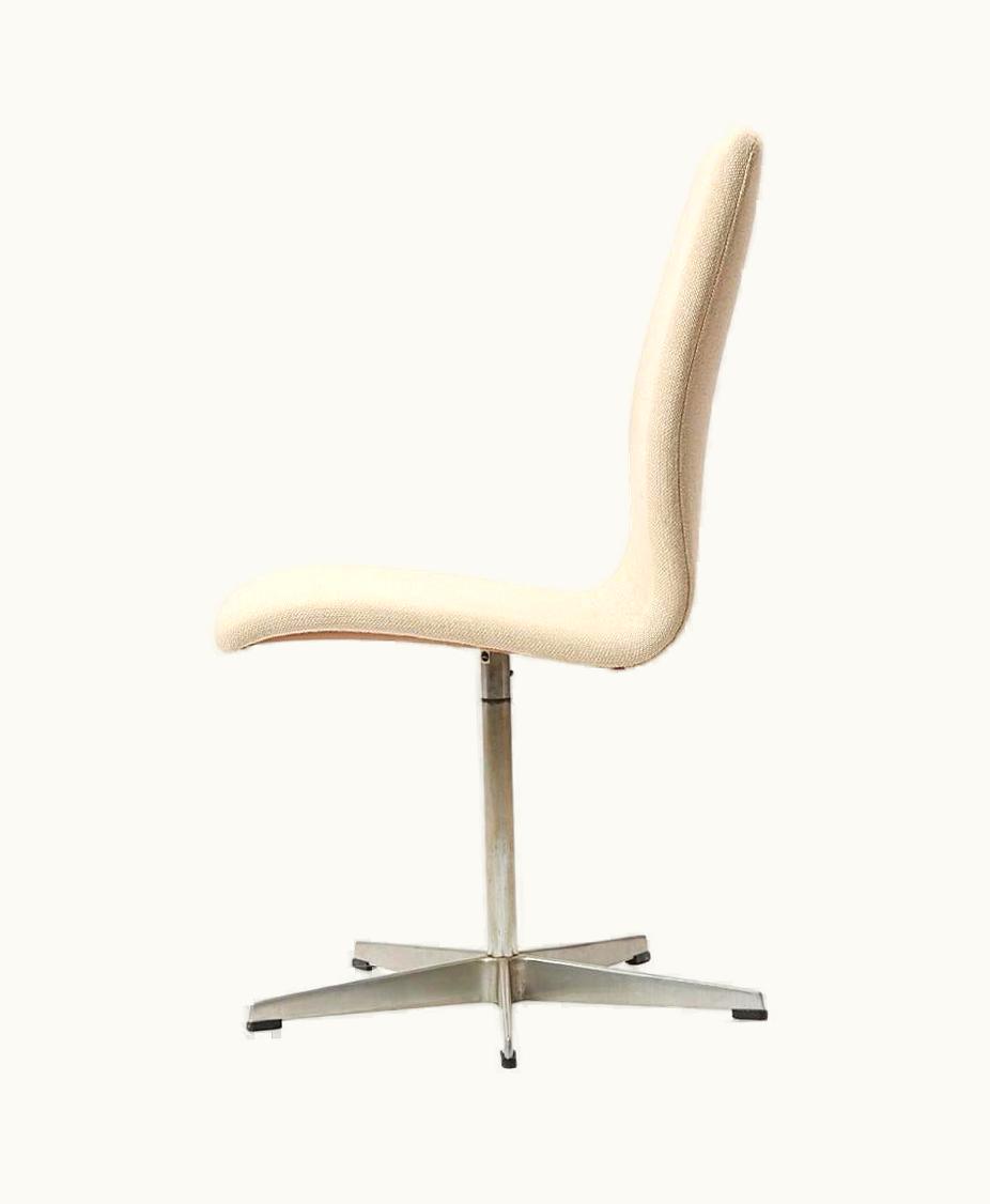 Arne Jacobsen Arne Jacobsen 1965 'Oxford' Chair By Arne Jacobsen For Fritz Hansen In Original Beige Wool