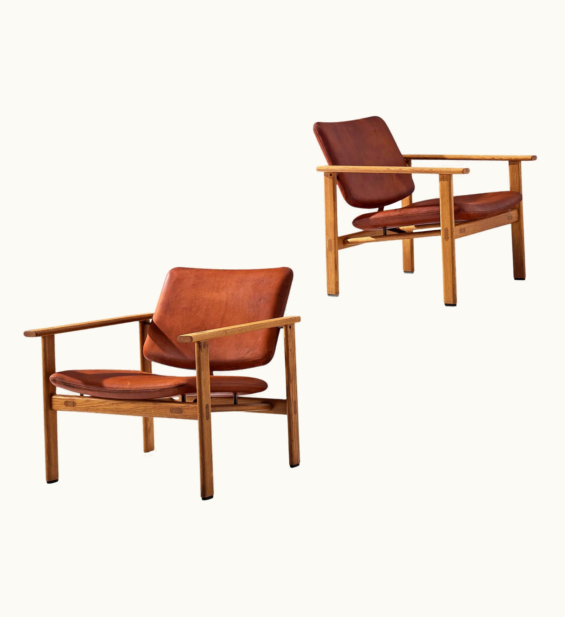 Arne Jacobsen Arne Jacobsen For Fritz Hansen Easy Chairs In Oak And Cognac Leather