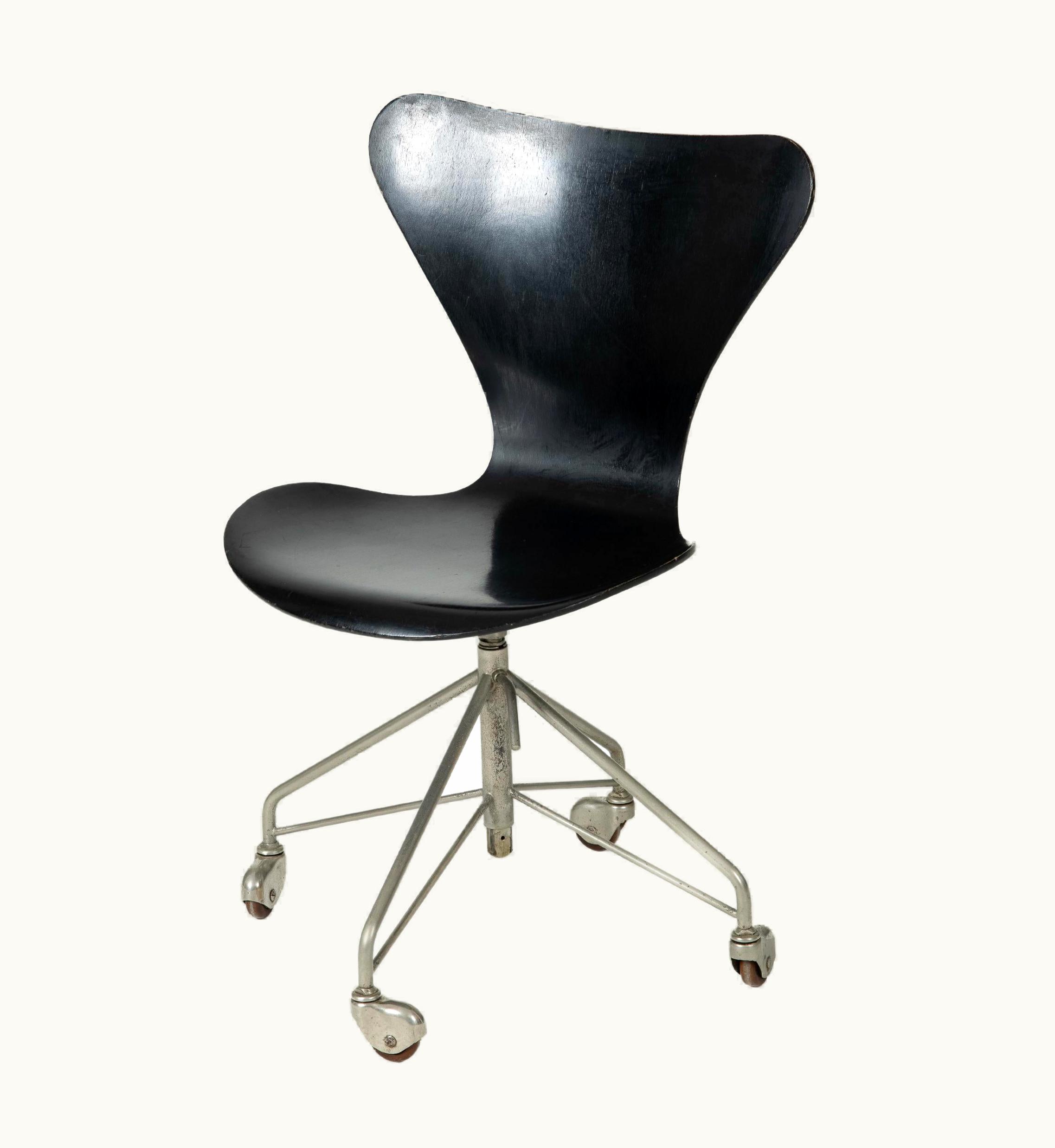 Arne Jacobsen Arne Jacobsen Office Chair 3117 By Arne Jacobsen For Fritz Hansen, Denmark, 1960s